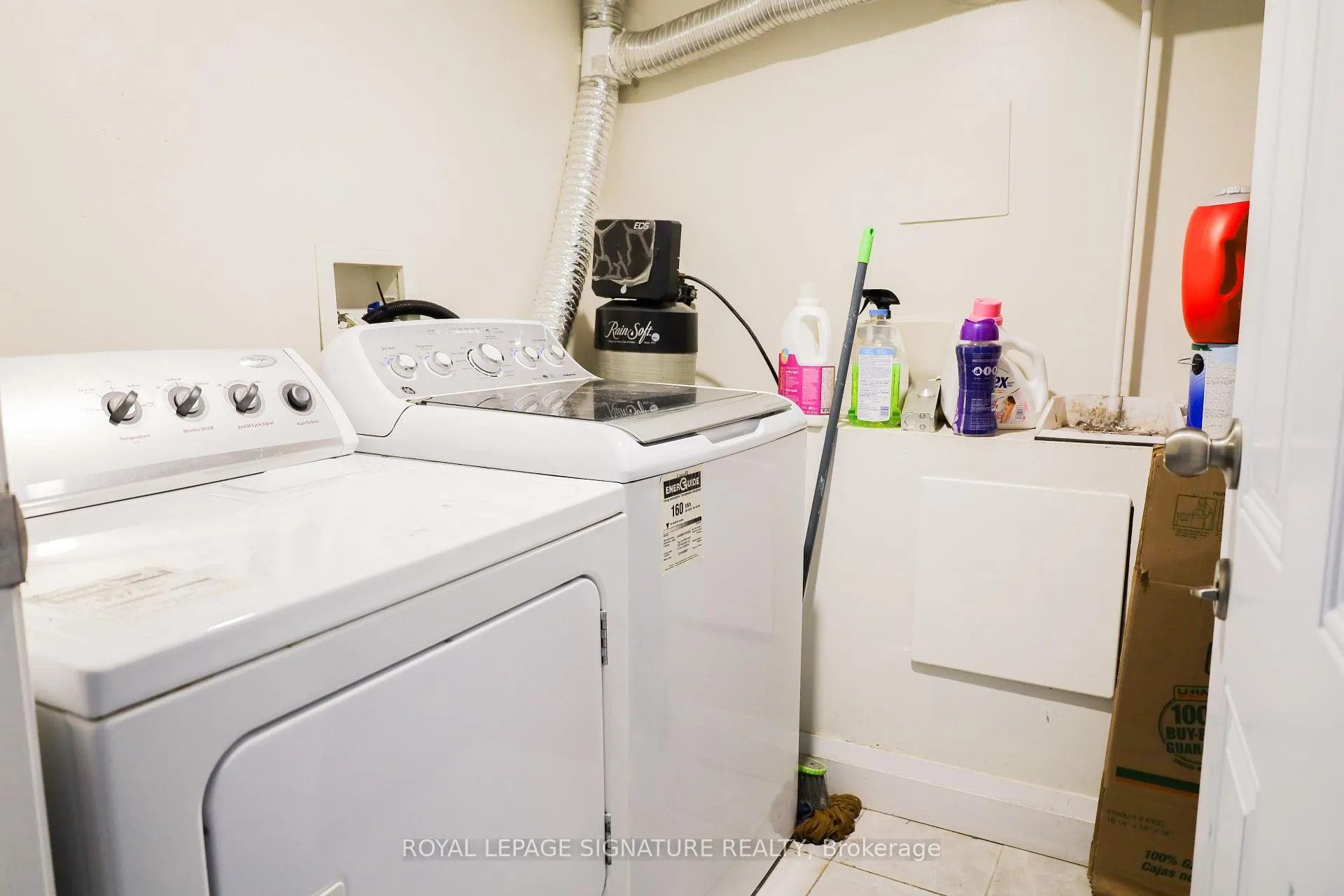 Photo 13 of Unit Basement Apt1, 273 Centre Street, Brampton, Brampton North — HOMEH