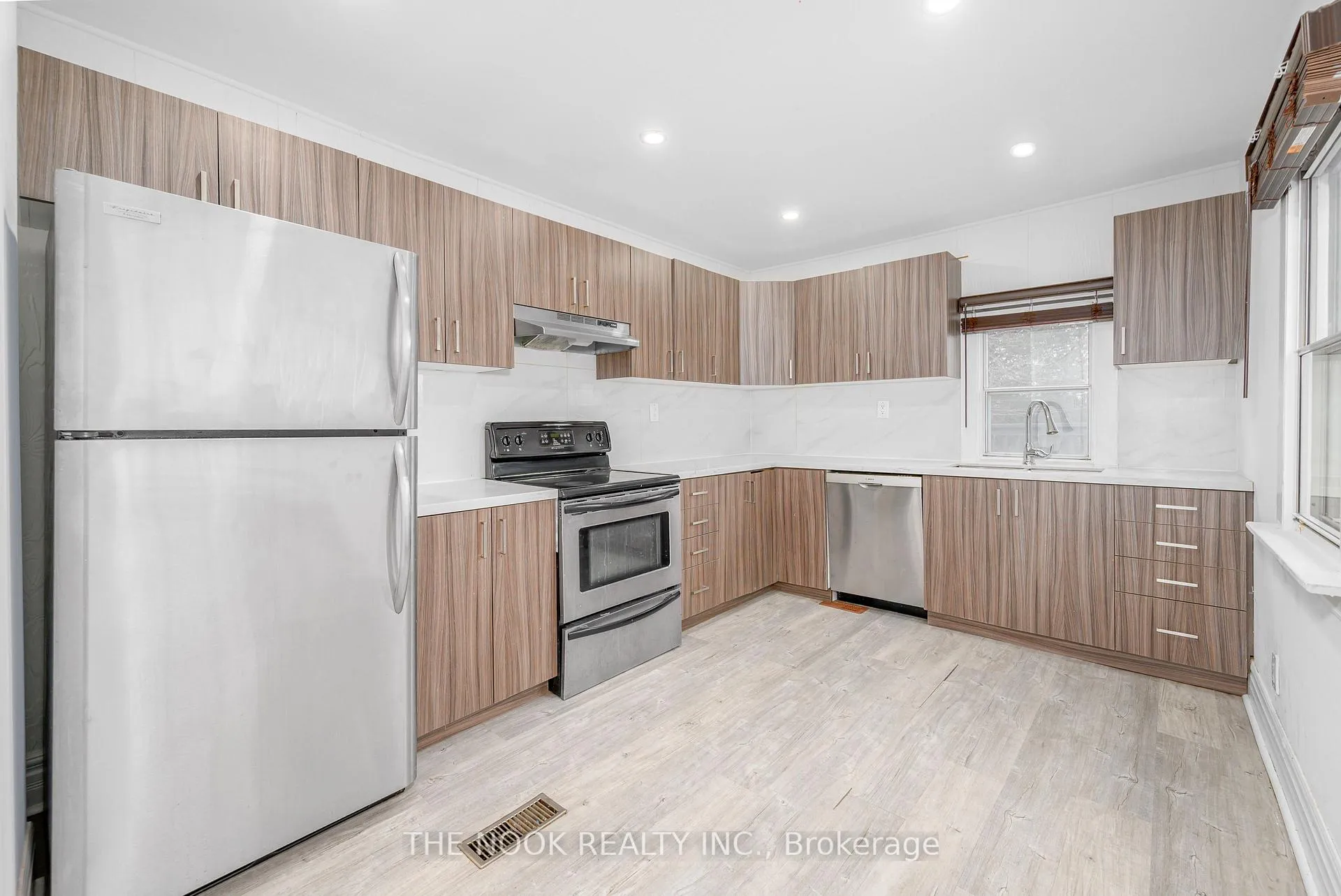Photo 9 of 219 Verdun Road, Oshawa, Central — HOMEH