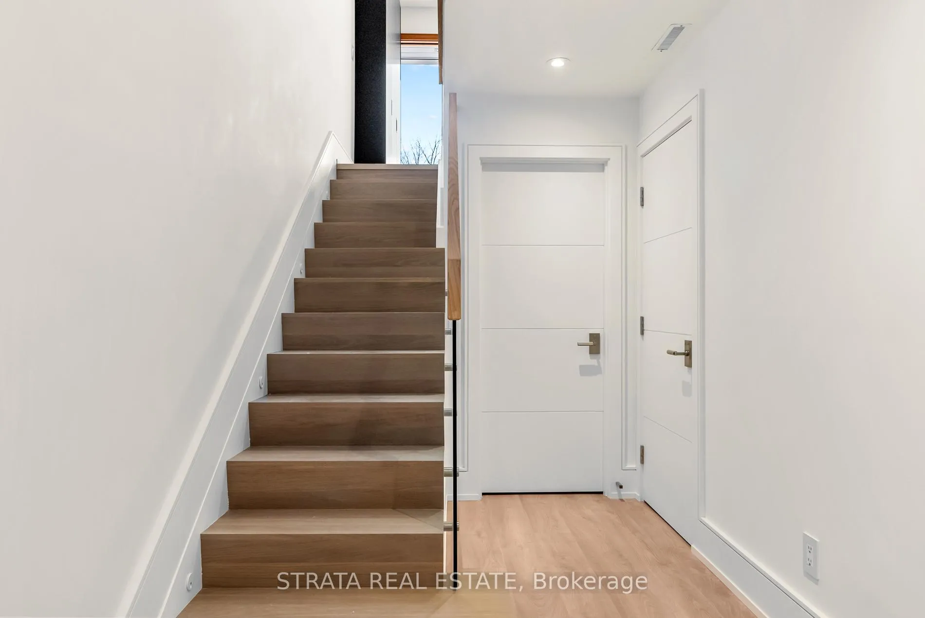 Photo 35 of 354 Cleveland Street, Toronto, Mount Pleasant East — HOMEH