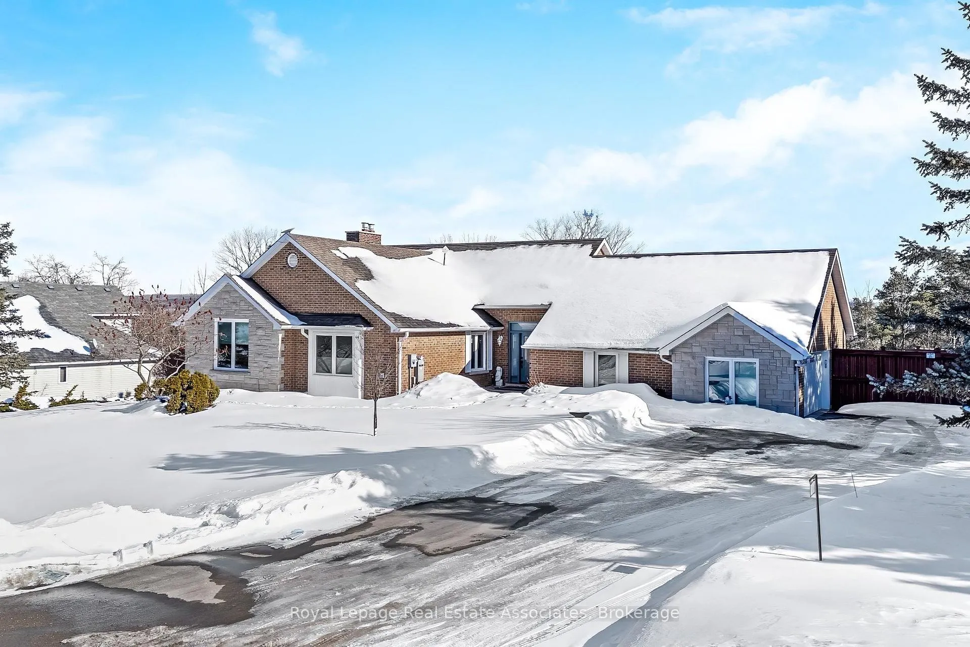 Photo 3 of 10 Kildare Drive, Erin, Rural Erin — HOMEH