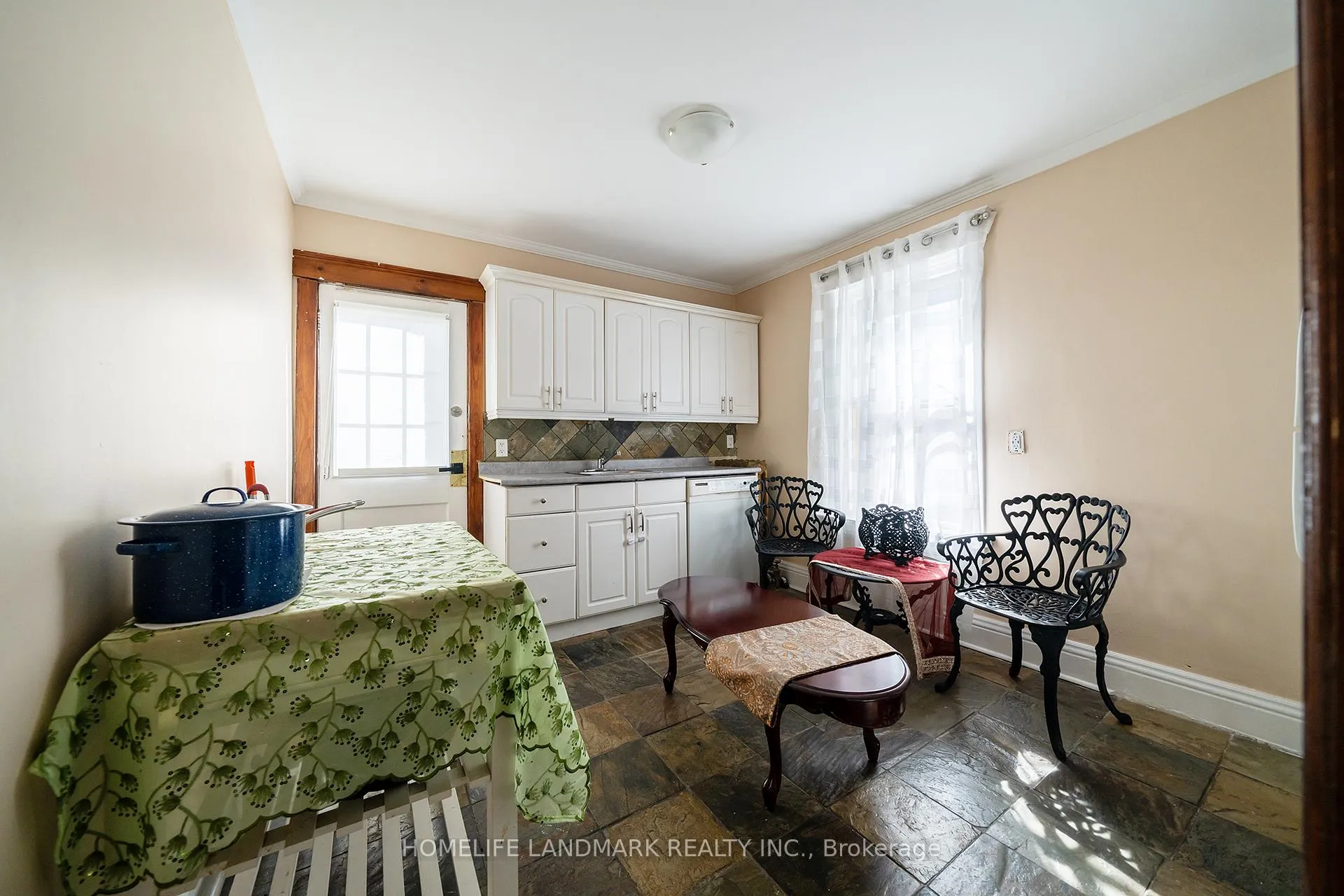 Photo 3 of 107 Spadina Avenue E, Hamilton, Gibson — HOMEH