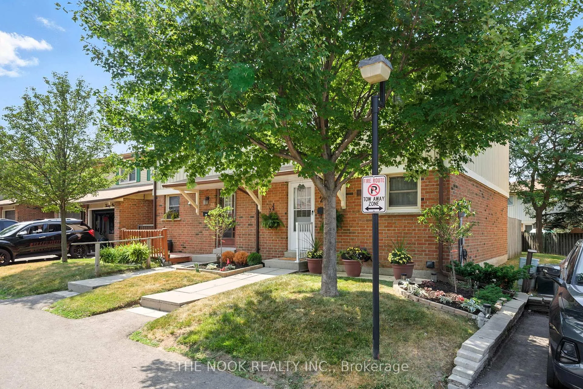 Photo 3 of Unit 23, 450 Bristol Crescent, Oshawa, Vanier — HOMEH