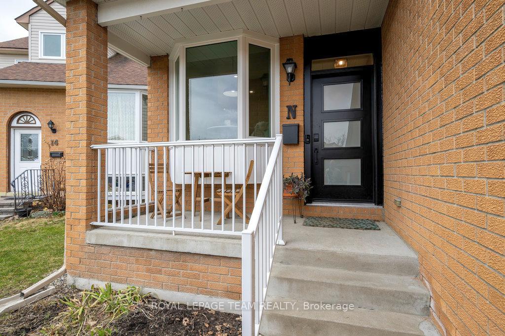 Photo 3 of 12 Crimson Gate, Ottawa, Hunt Club Park/Greenboro — HOMEH