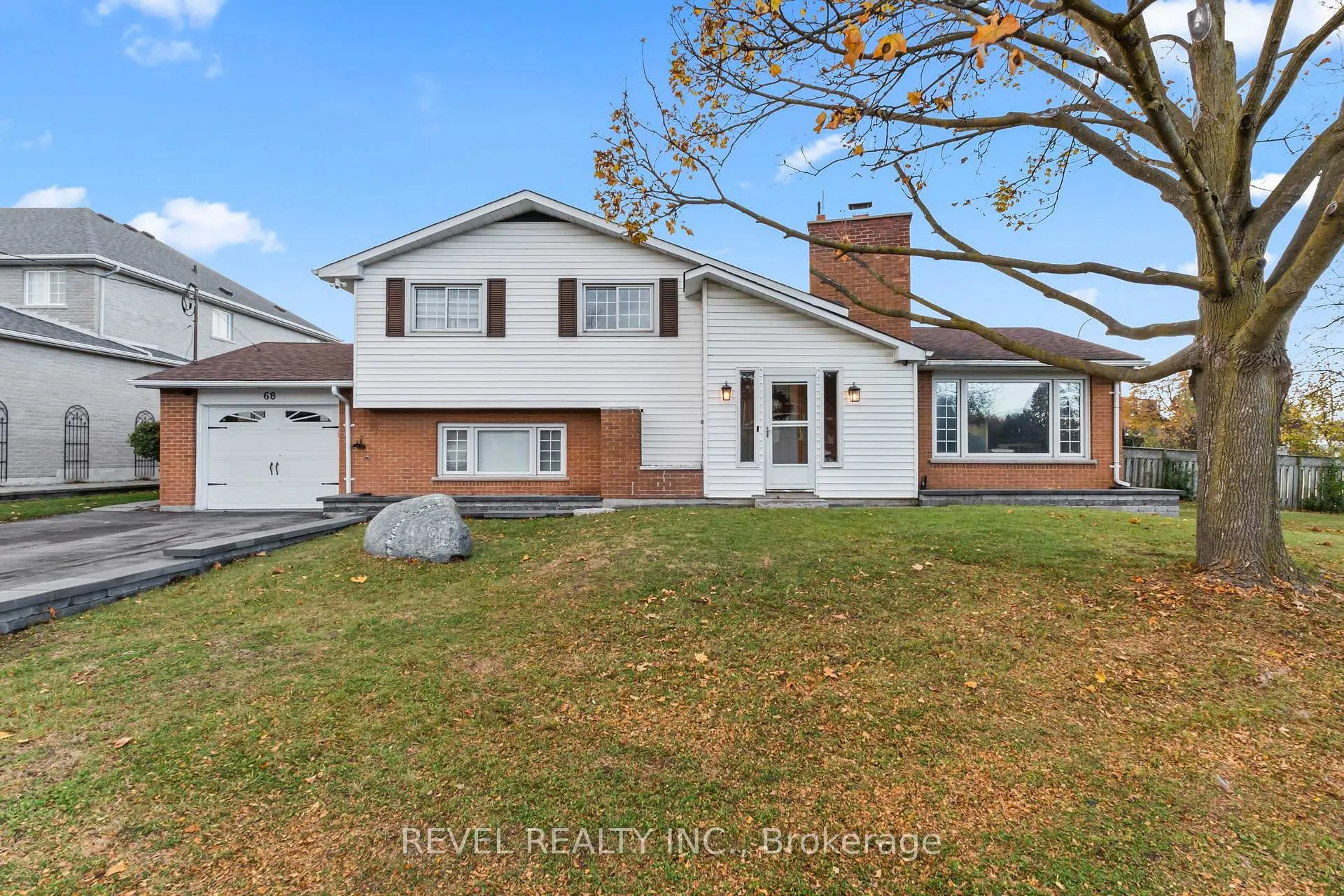 Front of 68 Applewood Crescent