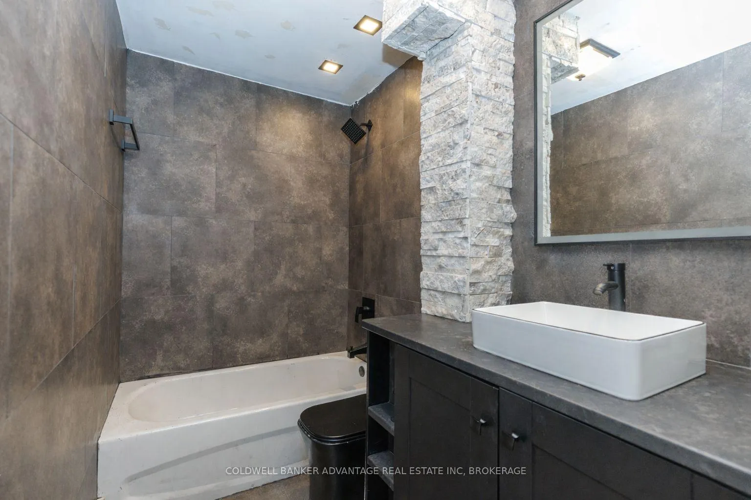 Photo 17 of 25 Dunkirk Court, Welland, Lincoln/Crowland — HOMEH