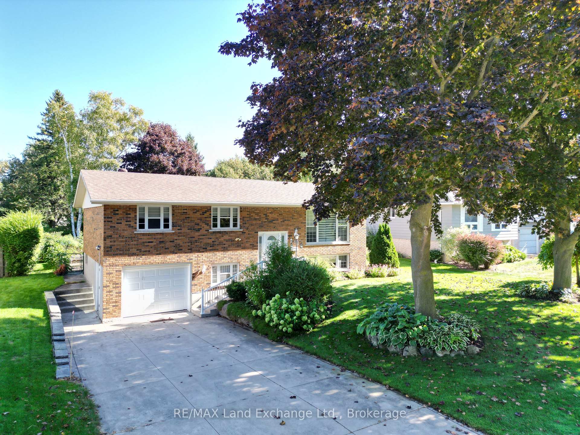 Photo 1 of 211 Nelson Street, Kincardine — HOMEH