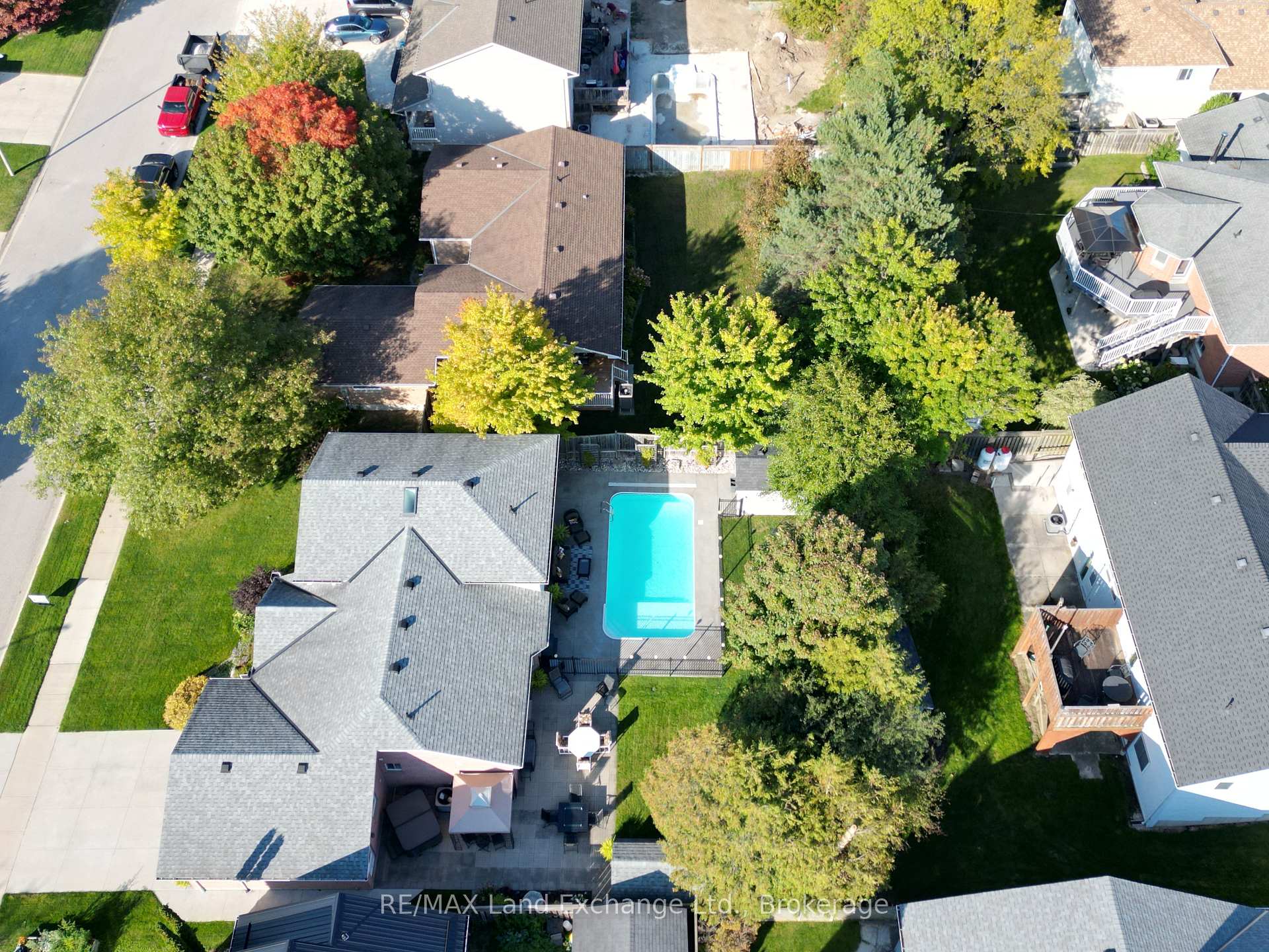 Photo 2 of 211 Nelson Street, Kincardine — HOMEH