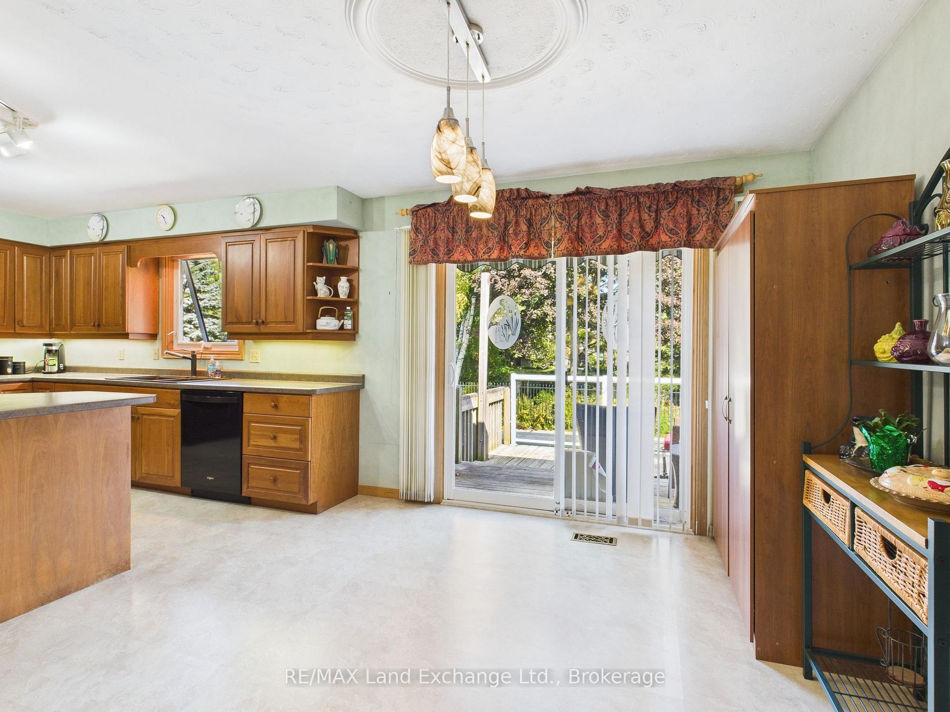 Photo 7 of 211 Nelson Street, Kincardine — HOMEH