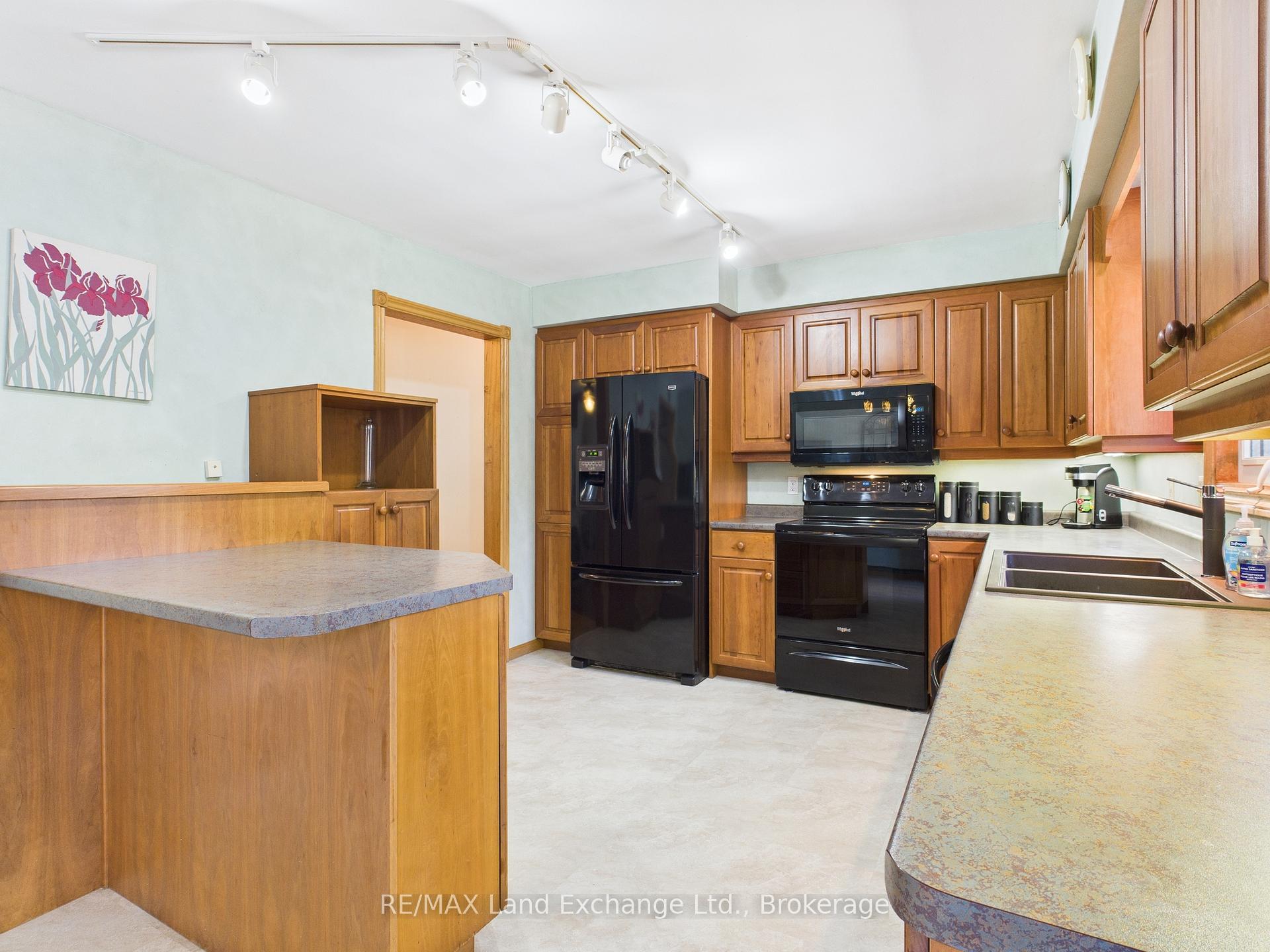 Photo 10 of 211 Nelson Street, Kincardine — HOMEH