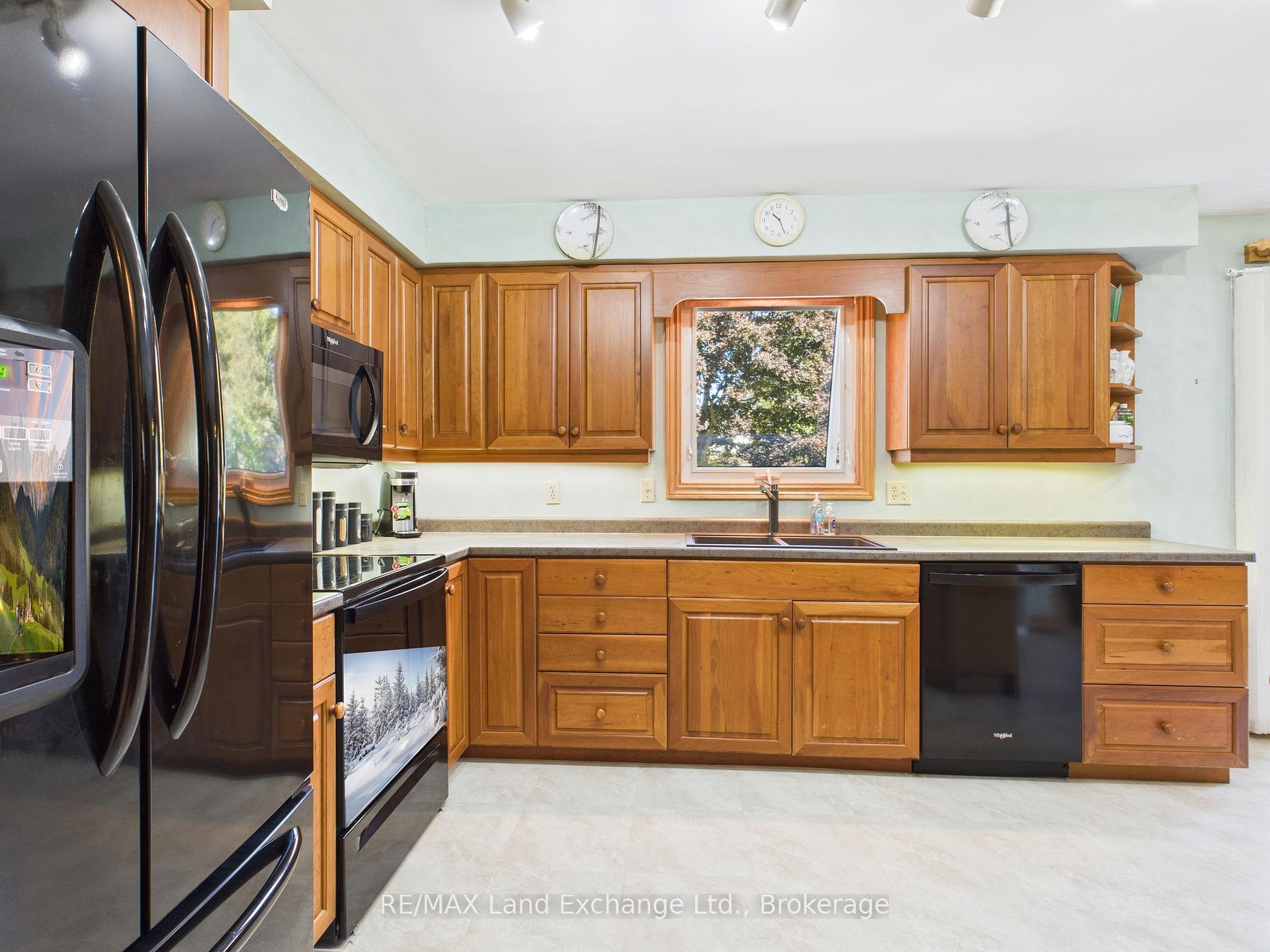 Photo 11 of 211 Nelson Street, Kincardine — HOMEH