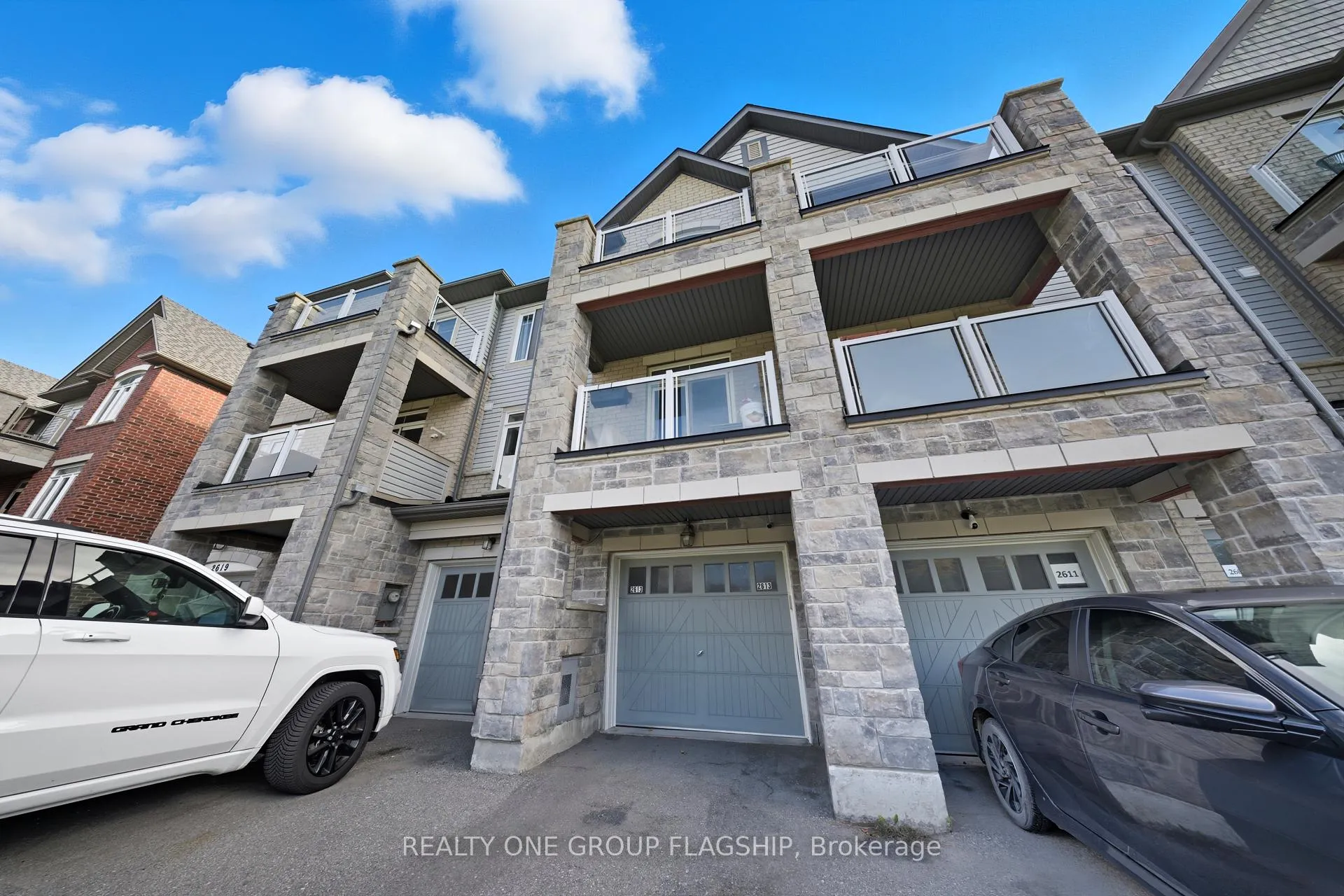 Photo 4 of 2613 Garrison Crossing, Pickering, Duffin Heights — HOMEH