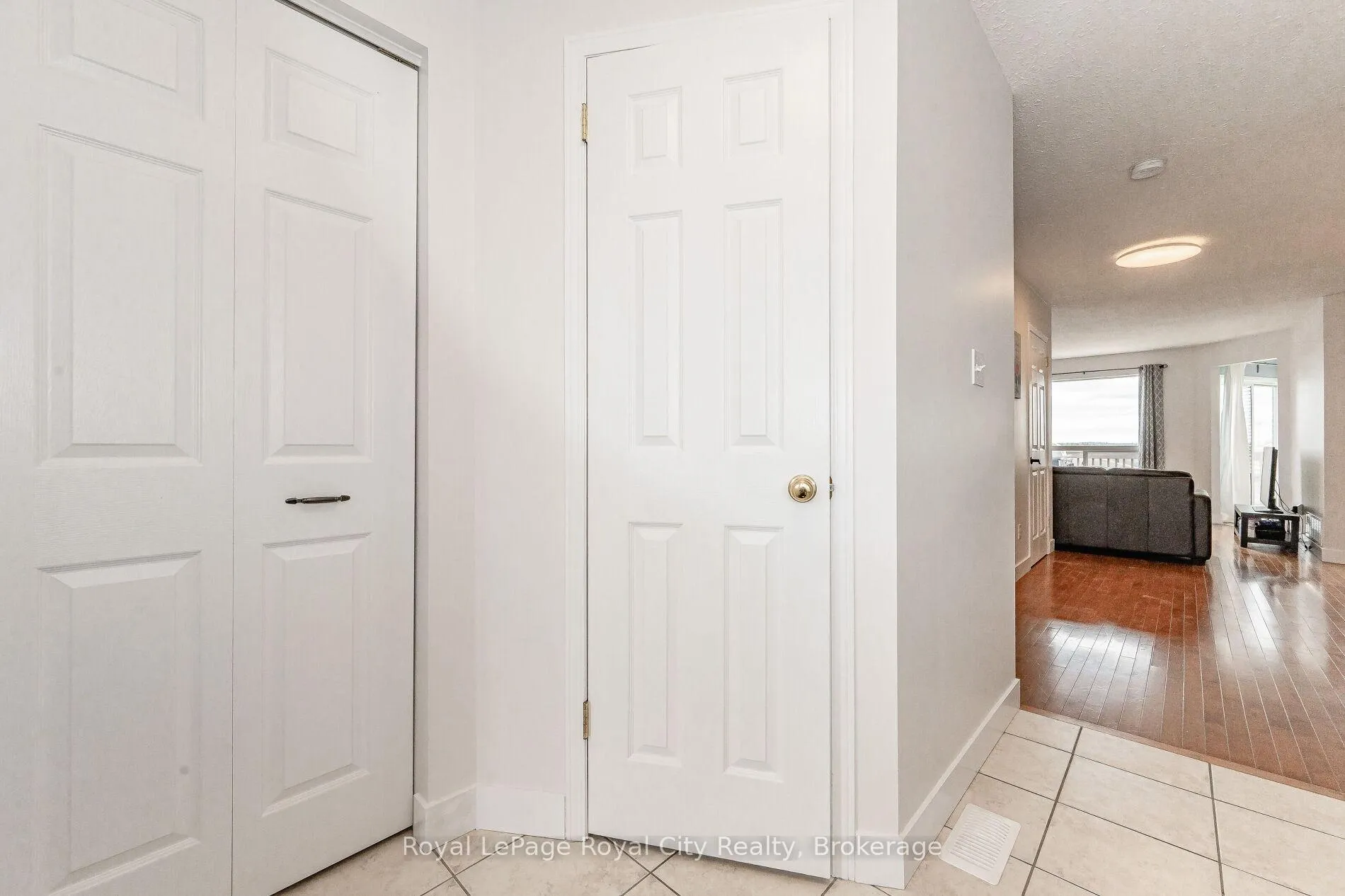 Photo 4 of Unit Upper, 25 Davison Drive, Guelph, Grange Road — HOMEH