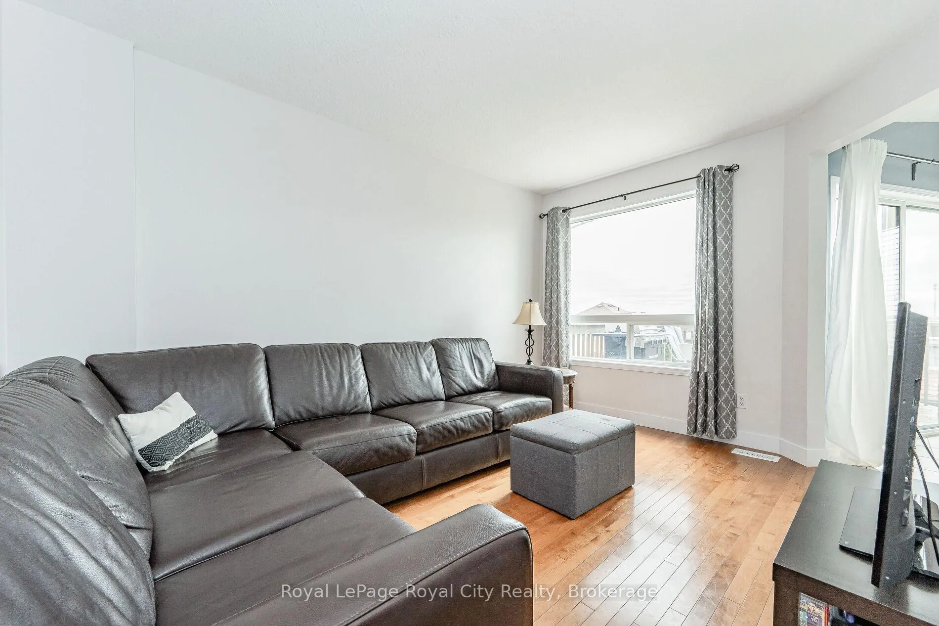 Photo 8 of Unit Upper, 25 Davison Drive, Guelph, Grange Road — HOMEH