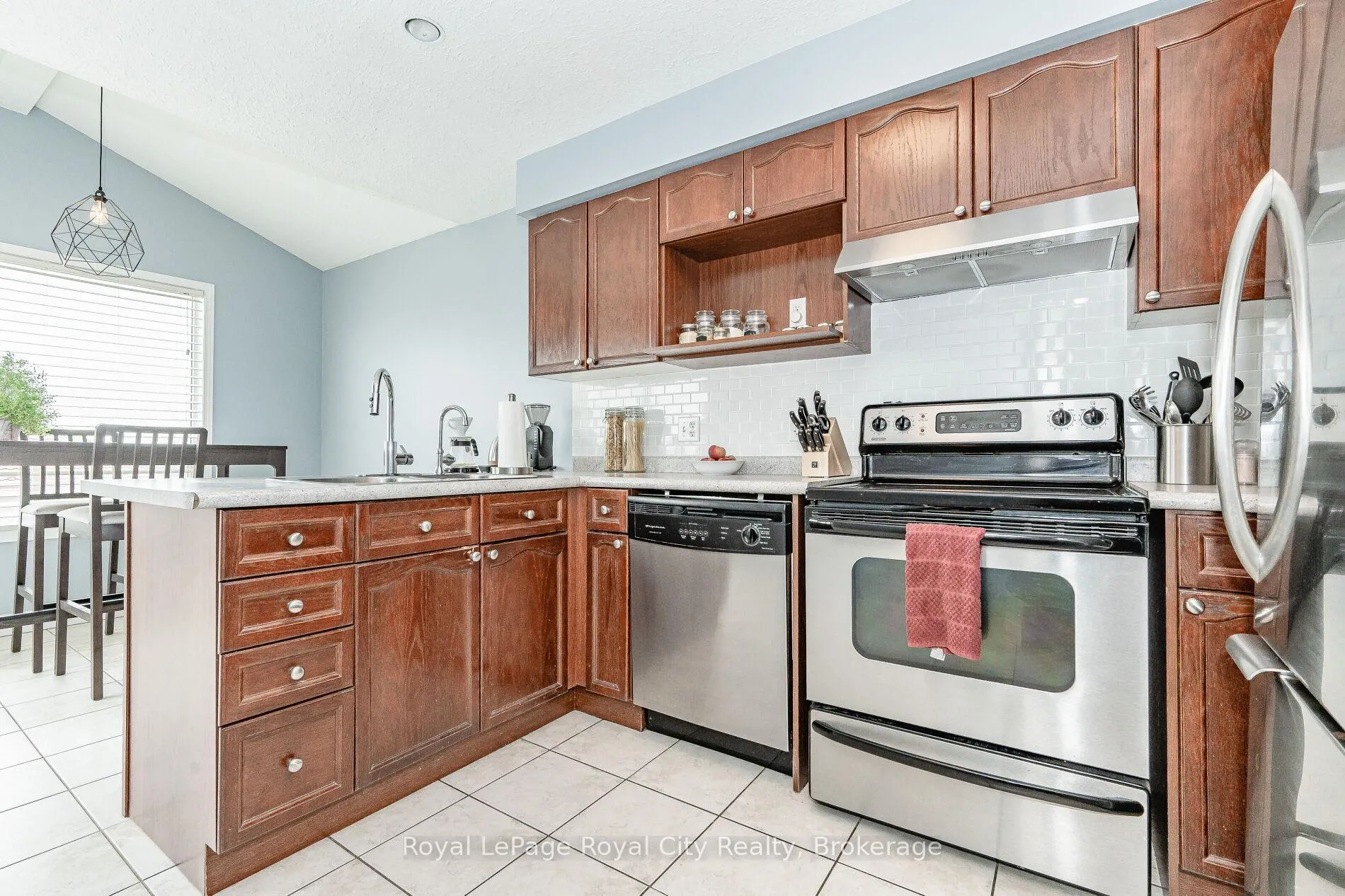 Photo 11 of Unit Upper, 25 Davison Drive, Guelph, Grange Road — HOMEH