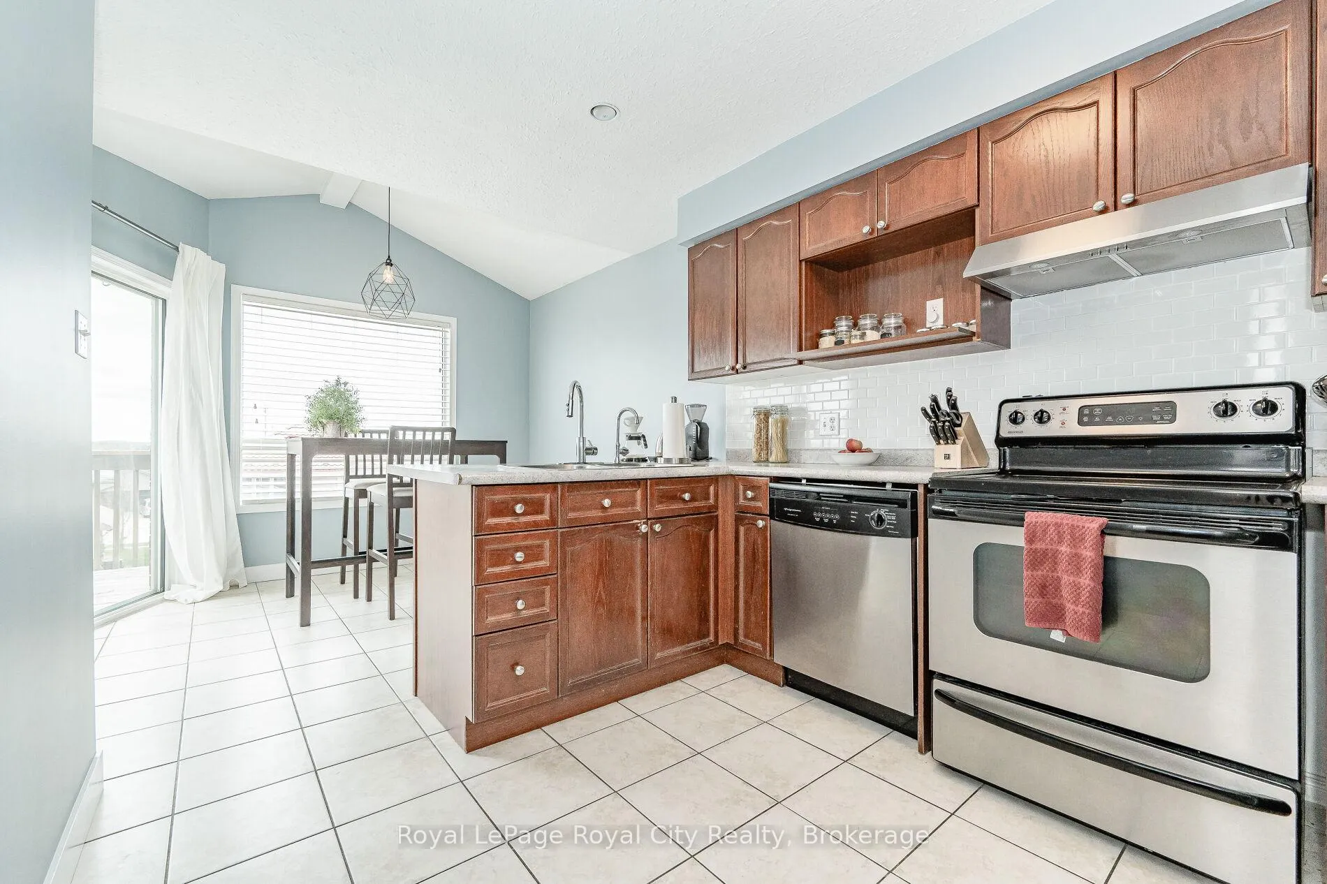 Photo 12 of Unit Upper, 25 Davison Drive, Guelph, Grange Road — HOMEH