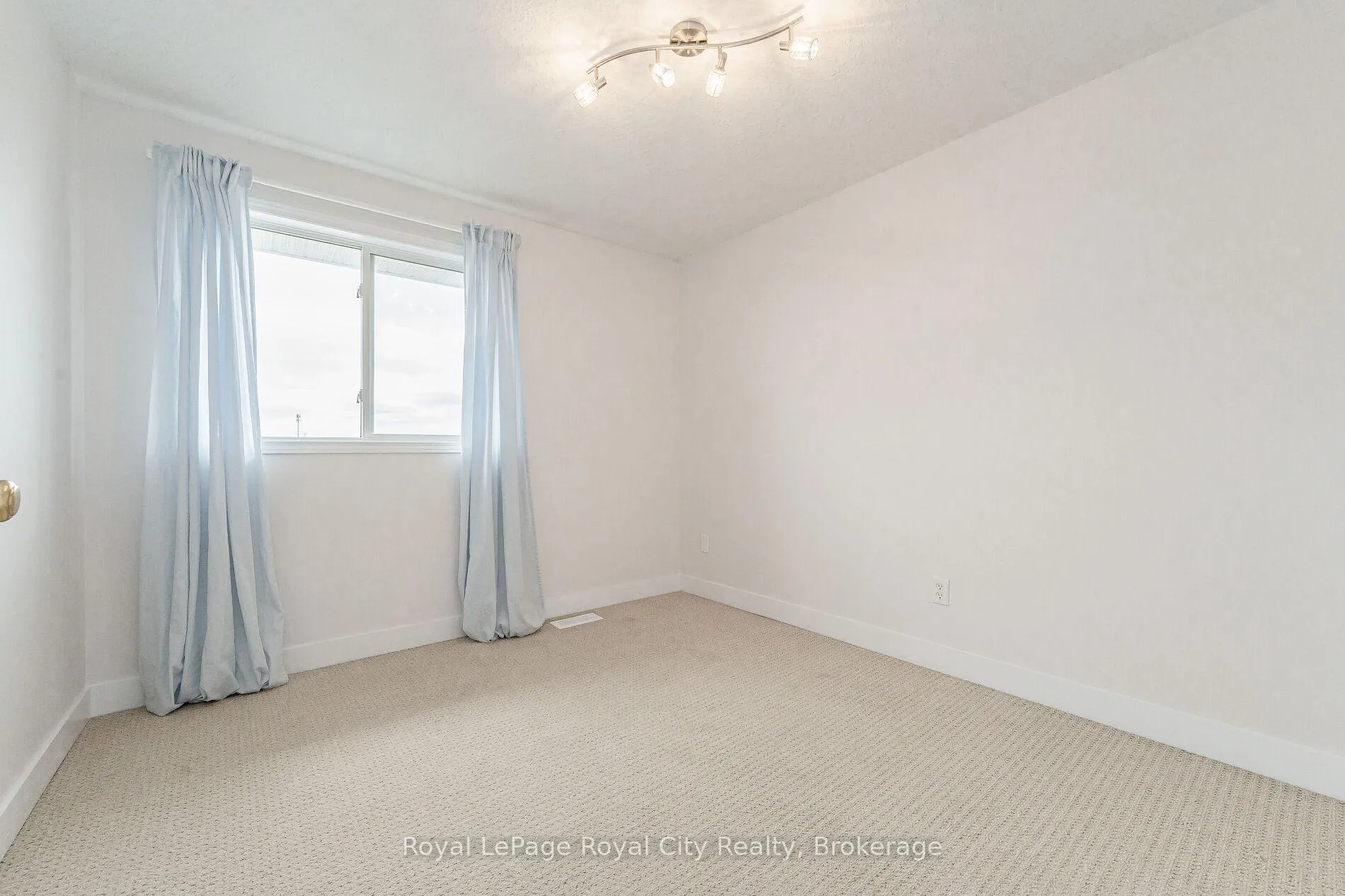 Photo 25 of Unit Upper, 25 Davison Drive, Guelph, Grange Road — HOMEH
