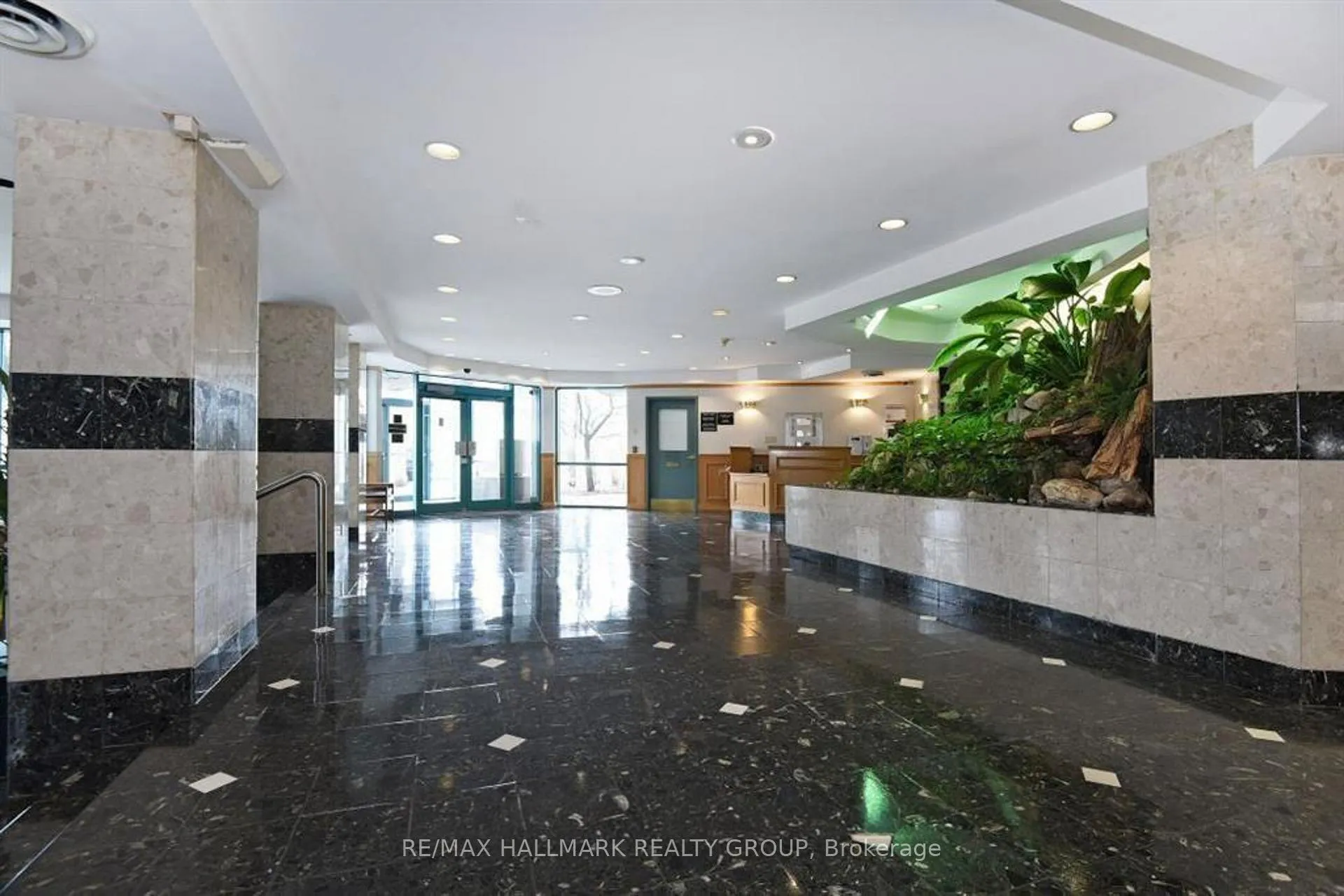 Photo 2 of Unit 902, 1025 Grenon Avenue, Ottawa, Fairfield Heights — HOMEH