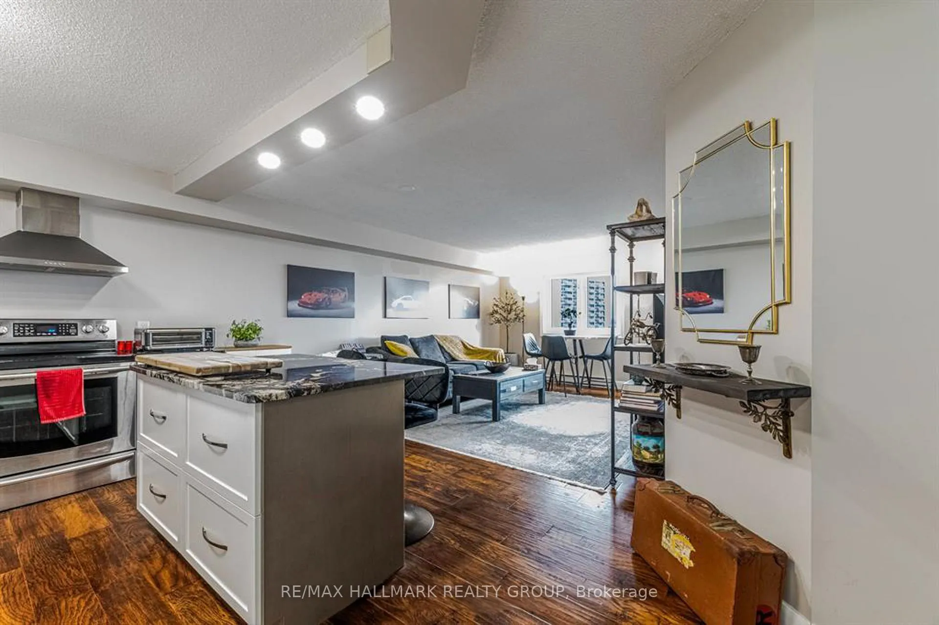 Photo 6 of Unit 902, 1025 Grenon Avenue, Ottawa, Fairfield Heights — HOMEH