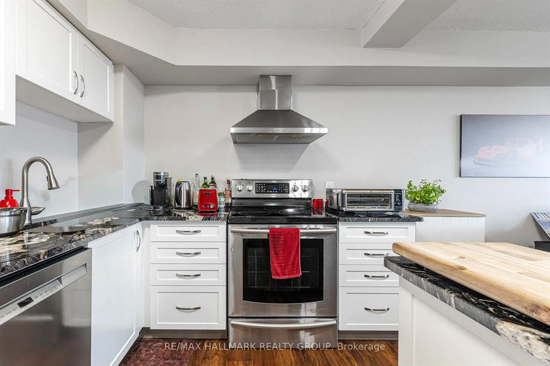Photo 15 of Unit 902, 1025 Grenon Avenue, Ottawa, Fairfield Heights — HOMEH