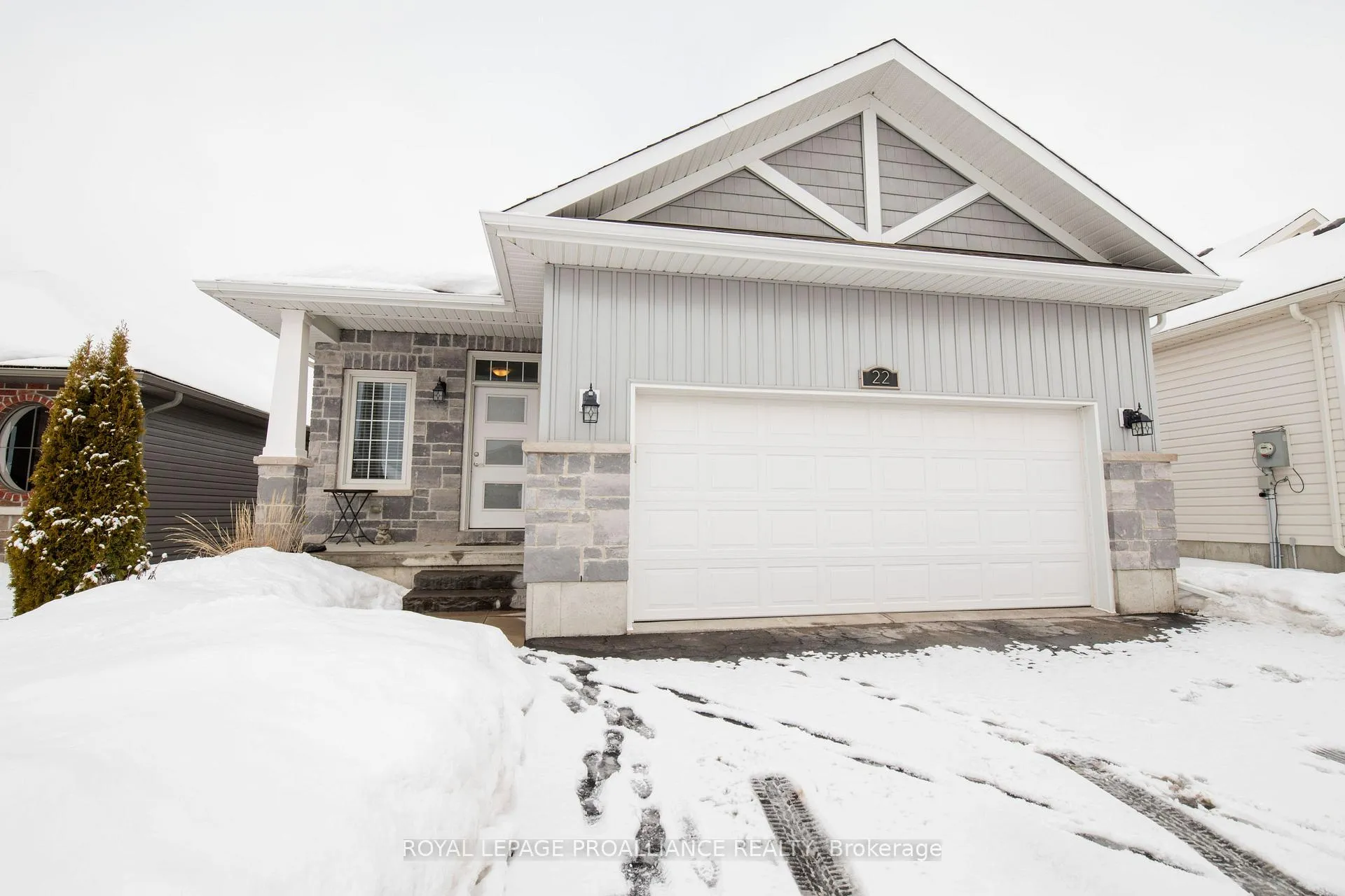 Photo 1 of 22 Walnut Crescent, Belleville, Thurlow Ward — HOMEH