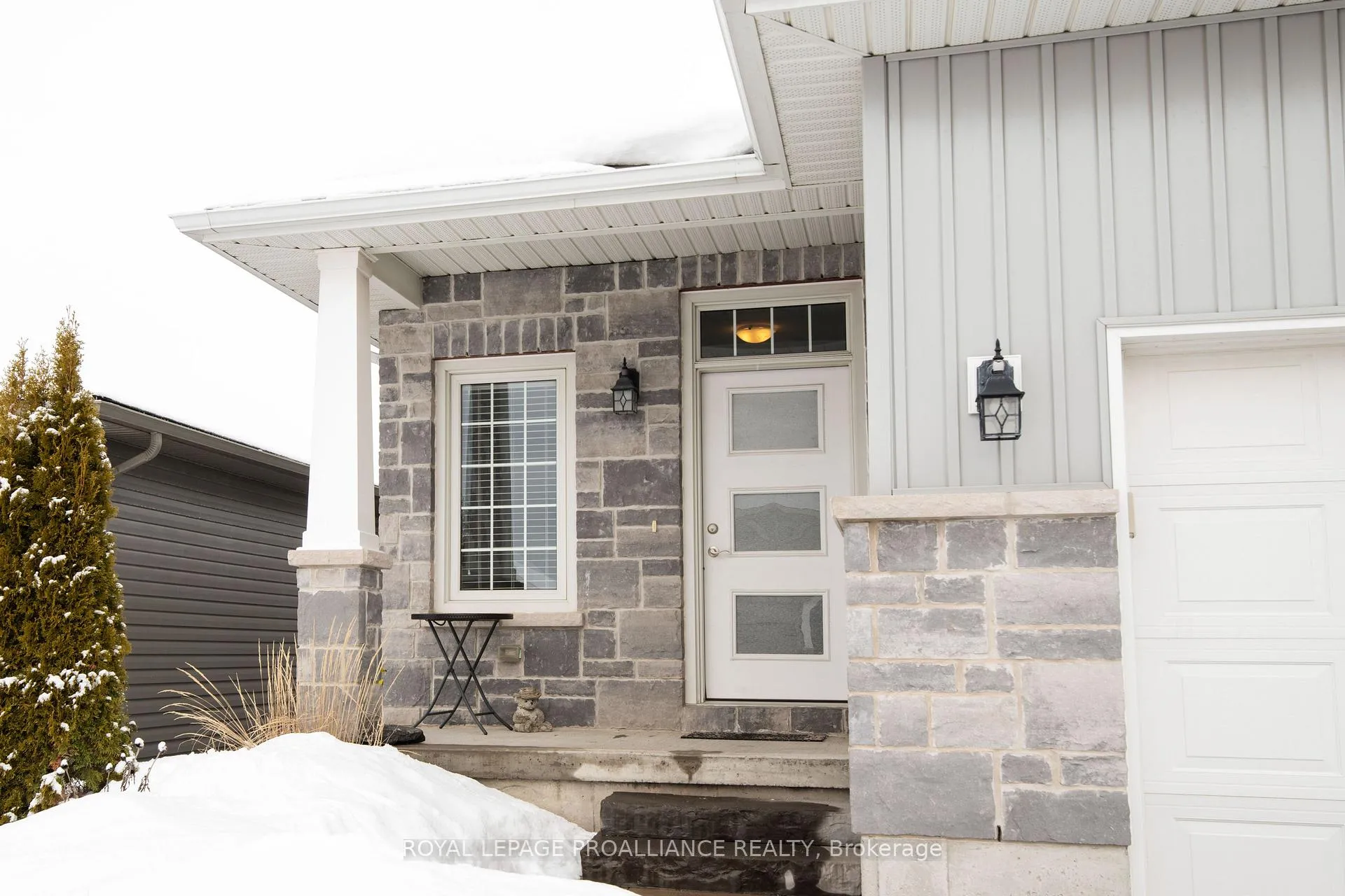 Photo 2 of 22 Walnut Crescent, Belleville, Thurlow Ward — HOMEH