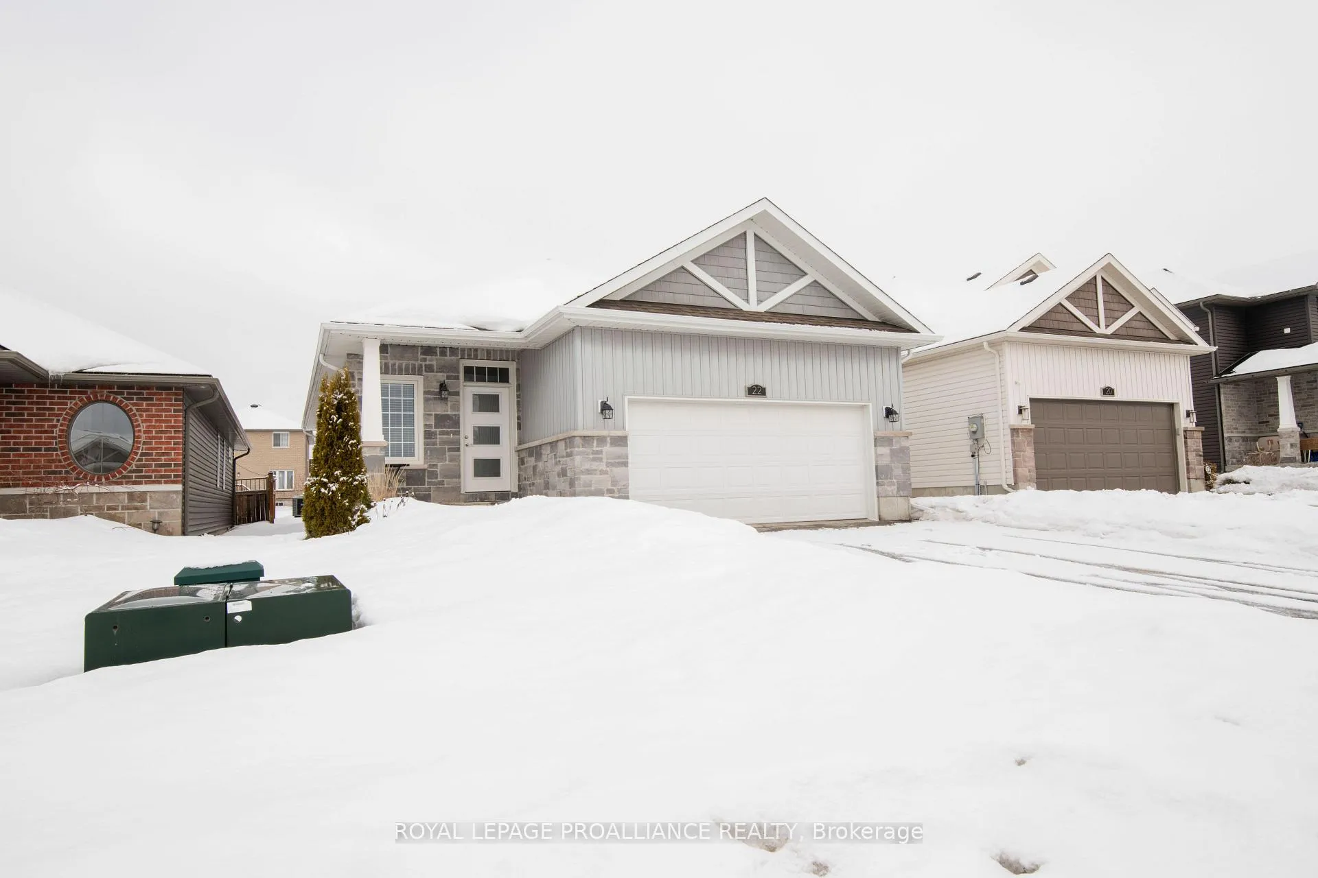 Photo 3 of 22 Walnut Crescent, Belleville, Thurlow Ward — HOMEH