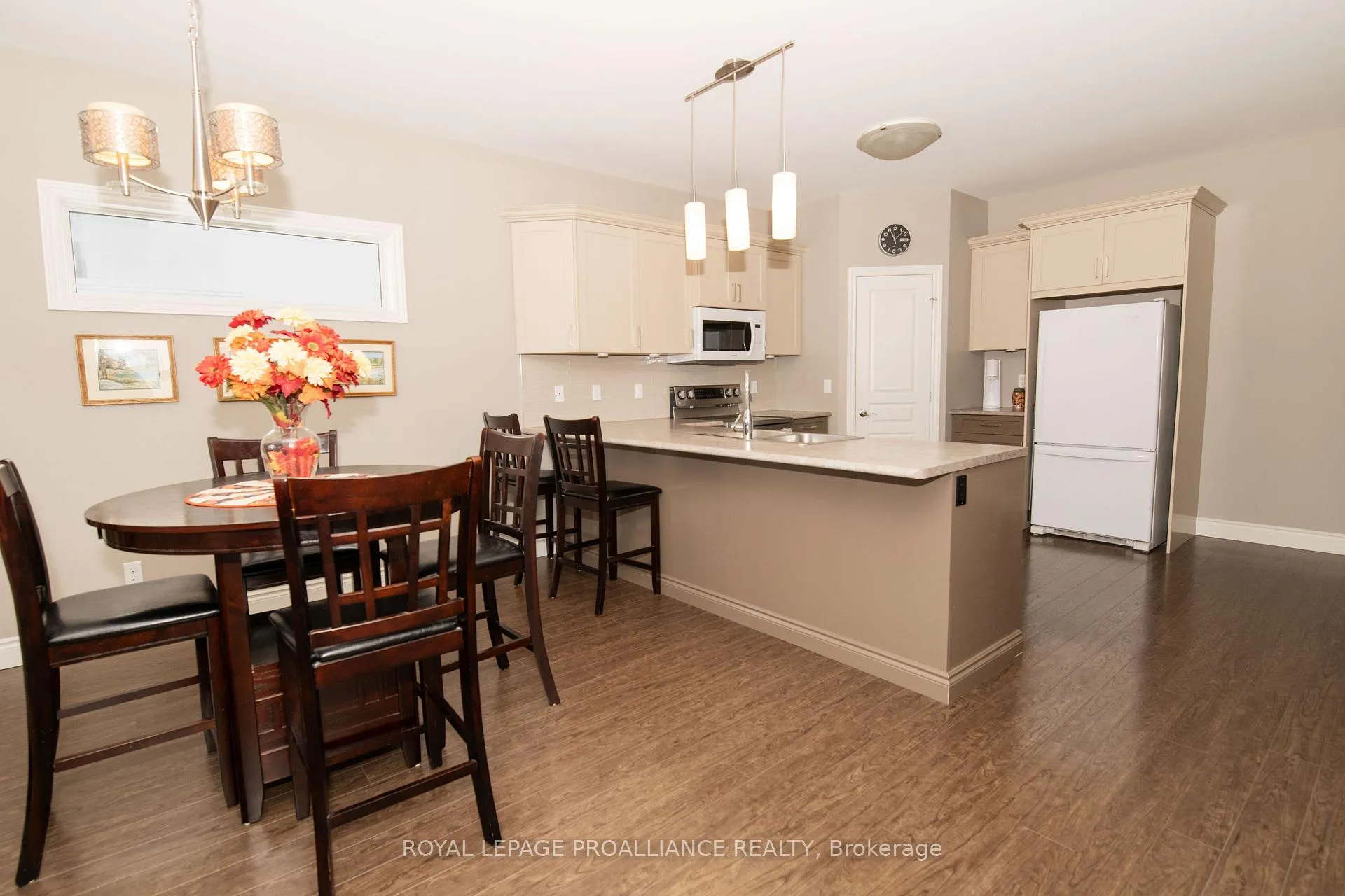 Photo 6 of 22 Walnut Crescent, Belleville, Thurlow Ward — HOMEH