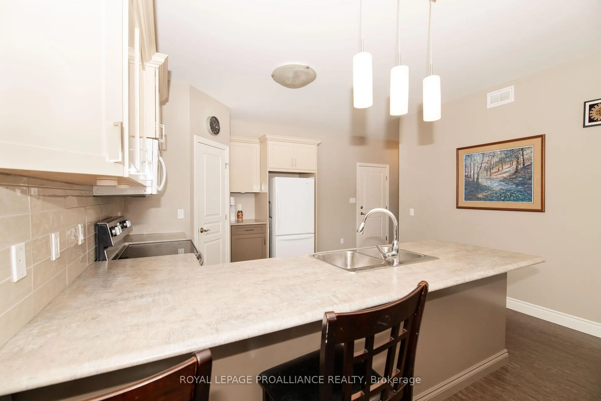 Photo 7 of 22 Walnut Crescent, Belleville, Thurlow Ward — HOMEH