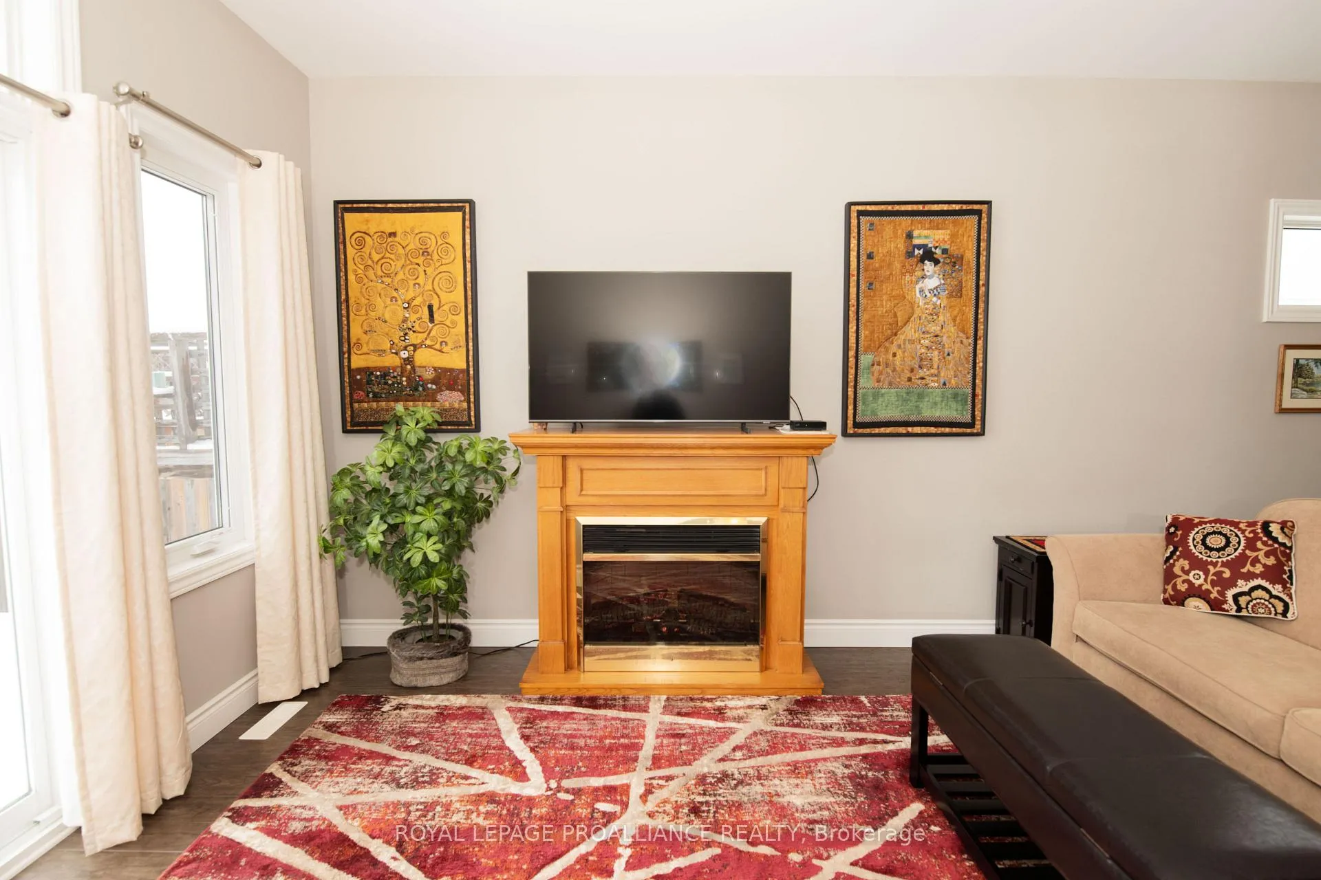 Photo 10 of 22 Walnut Crescent, Belleville, Thurlow Ward — HOMEH