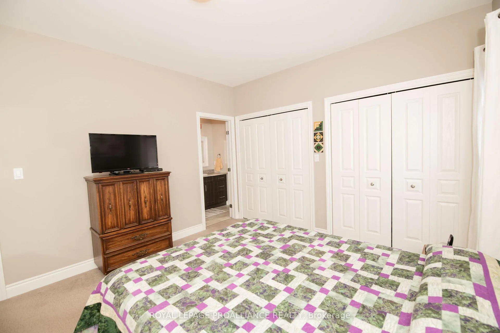 Photo 11 of 22 Walnut Crescent, Belleville, Thurlow Ward — HOMEH