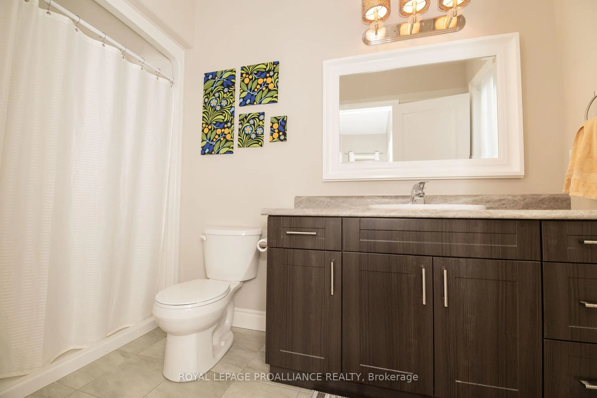 Photo 13 of 22 Walnut Crescent, Belleville, Thurlow Ward — HOMEH