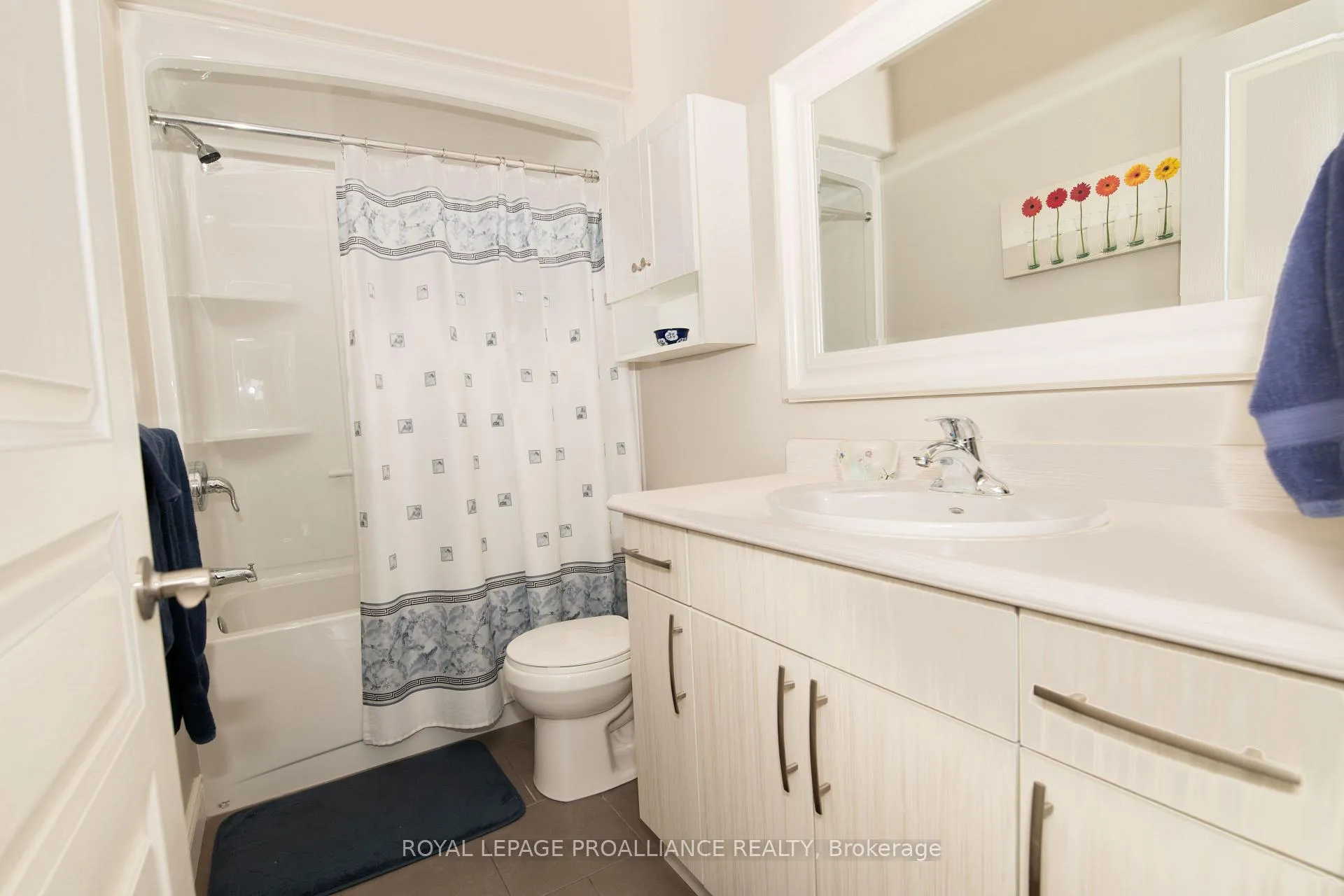 Photo 16 of 22 Walnut Crescent, Belleville, Thurlow Ward — HOMEH