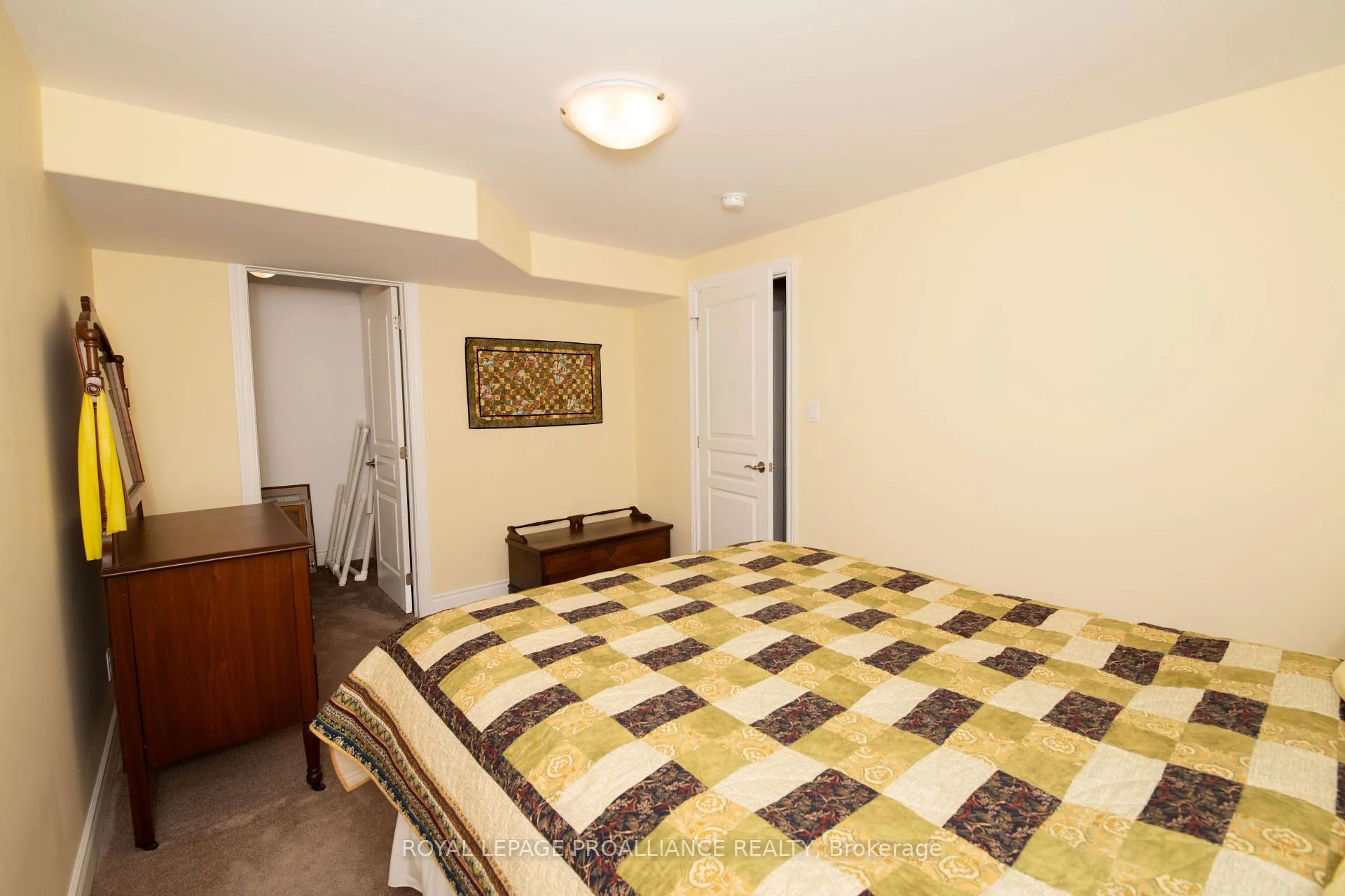 Photo 23 of 22 Walnut Crescent, Belleville, Thurlow Ward — HOMEH