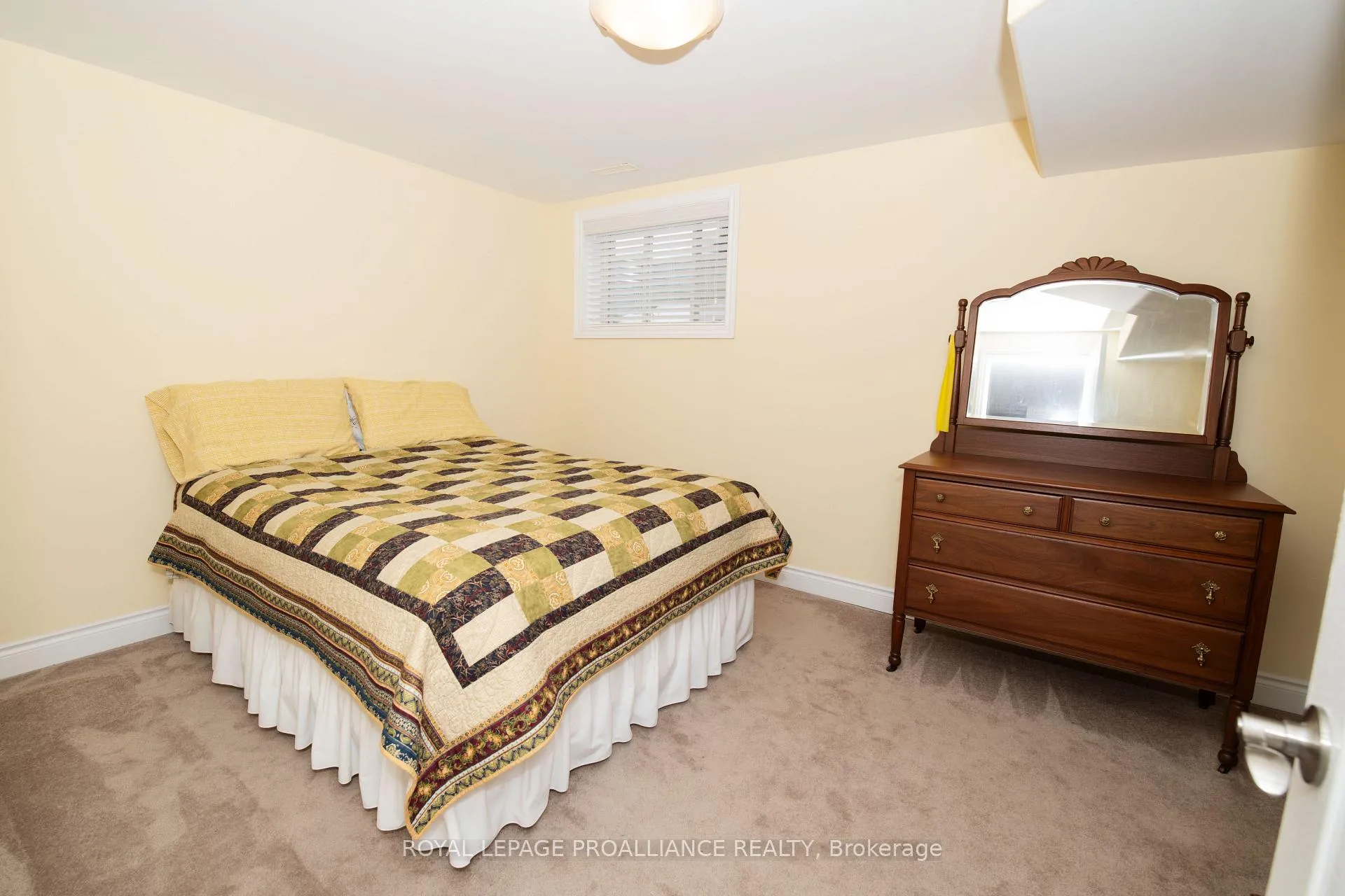 Photo 24 of 22 Walnut Crescent, Belleville, Thurlow Ward — HOMEH
