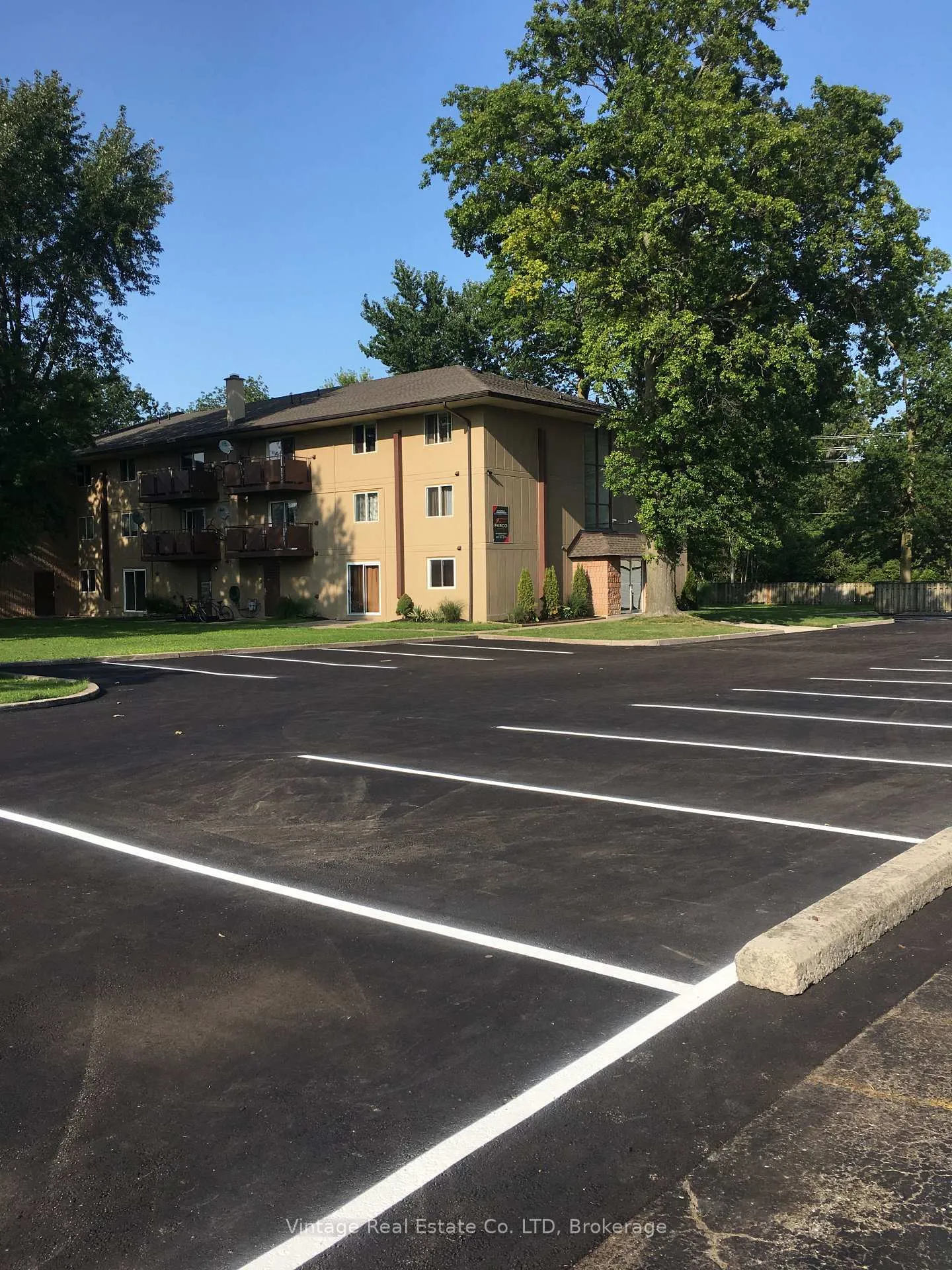 Front of Unit 205, 5821 Hennepin Crescent