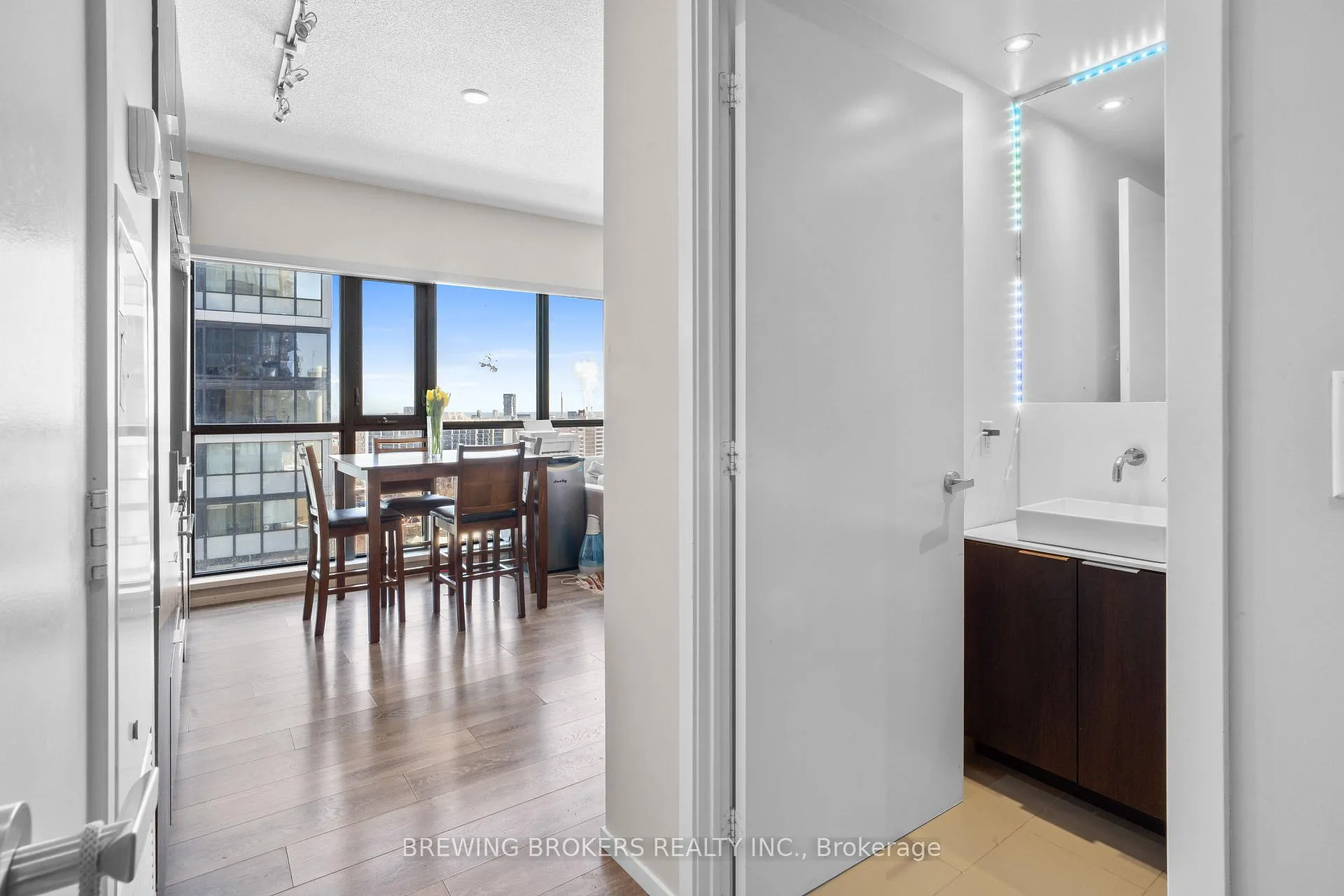 Photo 4 of Unit 1705, 159 Dundas Street E, Toronto, Church-Yonge Corridor — HOMEH