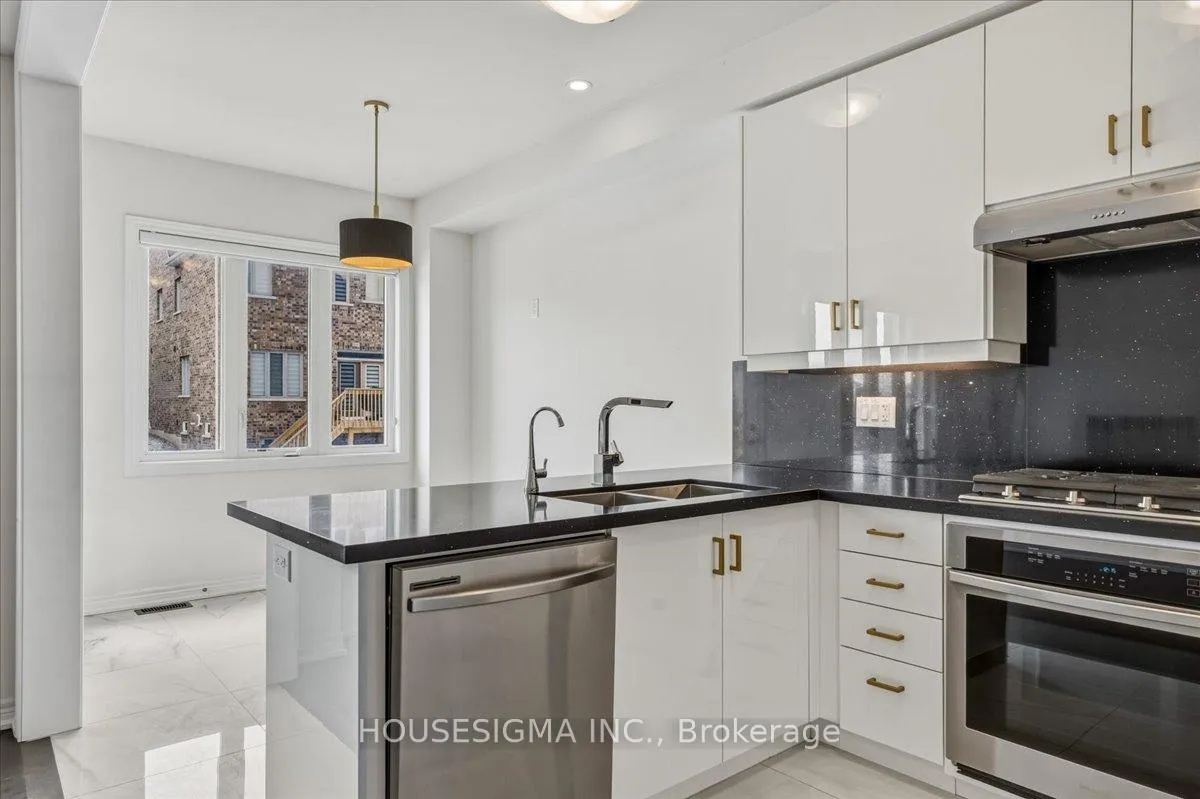 Photo 8 of 303 Great Falls Boulevard, Hamilton, Waterdown — HOMEH