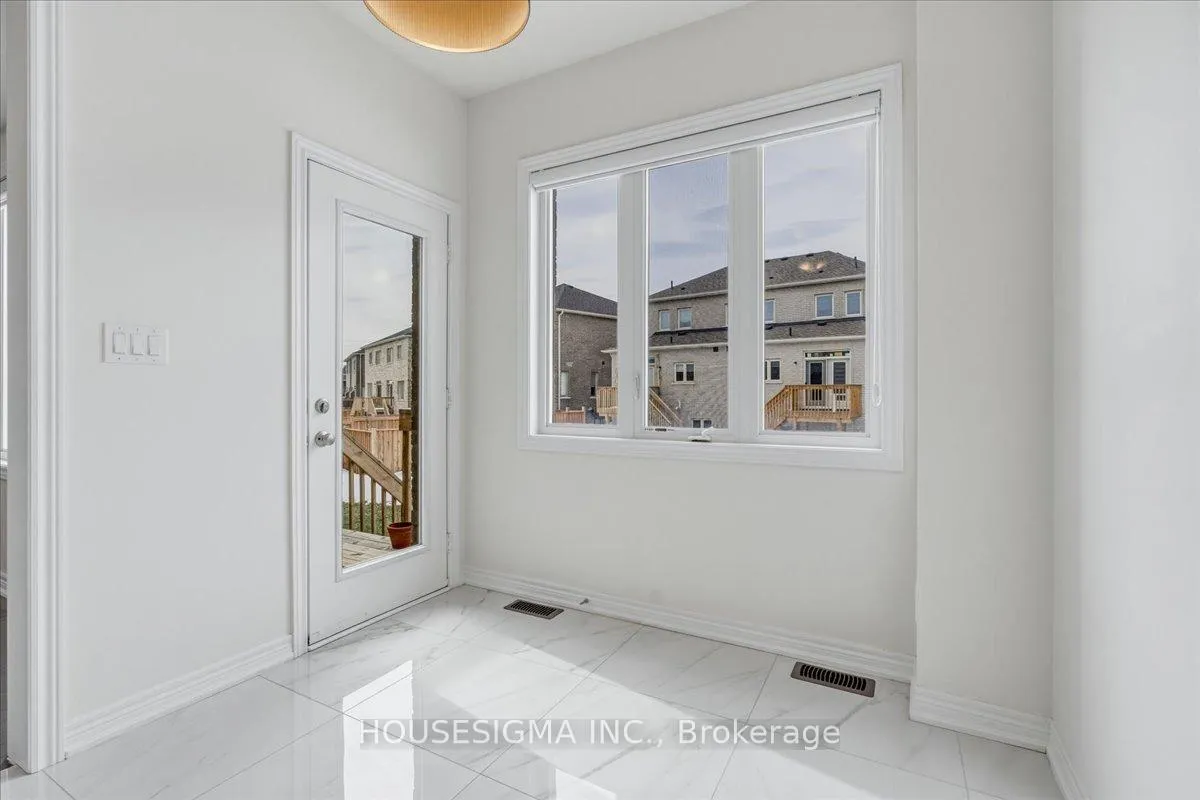 Photo 11 of 303 Great Falls Boulevard, Hamilton, Waterdown — HOMEH