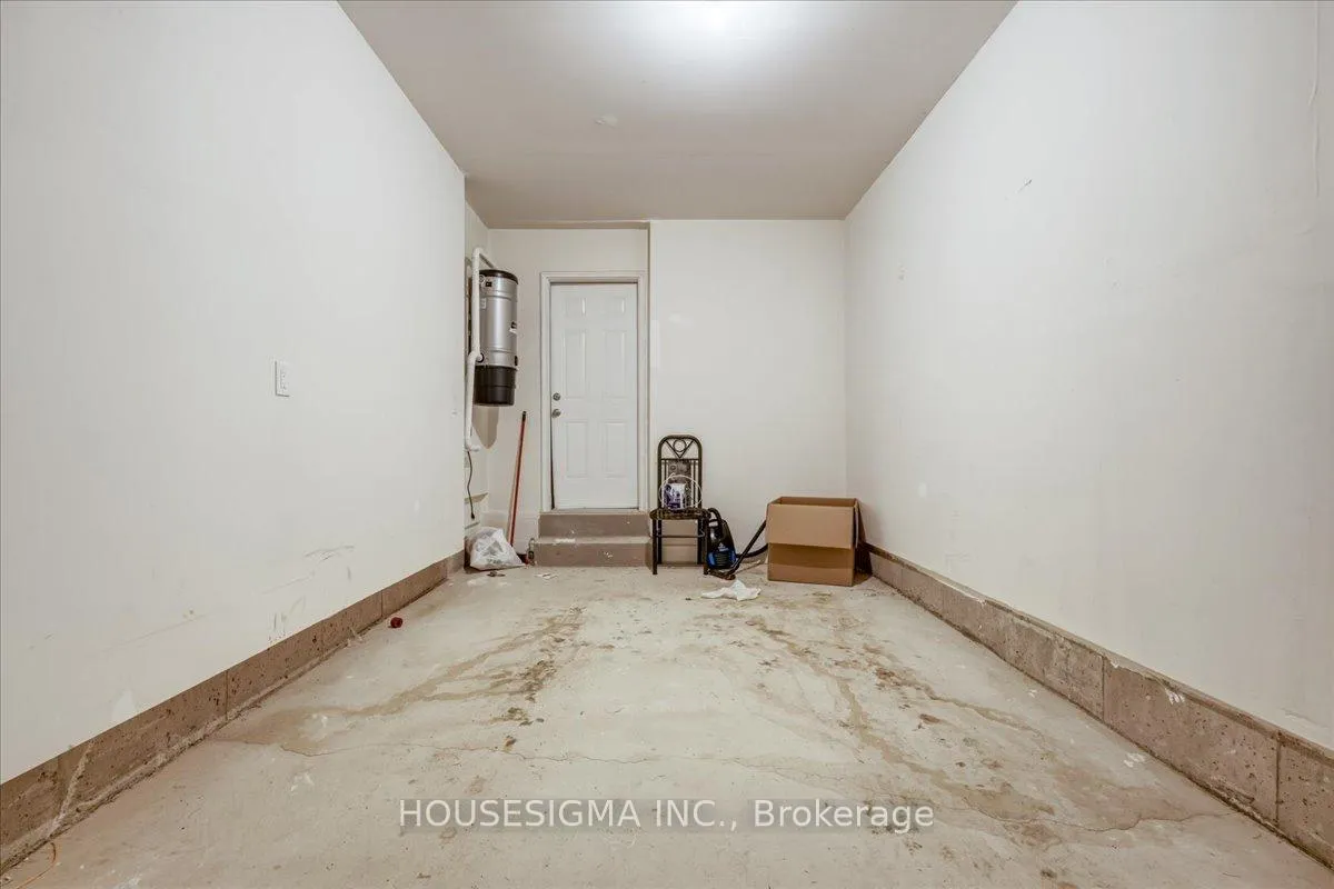Photo 31 of 303 Great Falls Boulevard, Hamilton, Waterdown — HOMEH