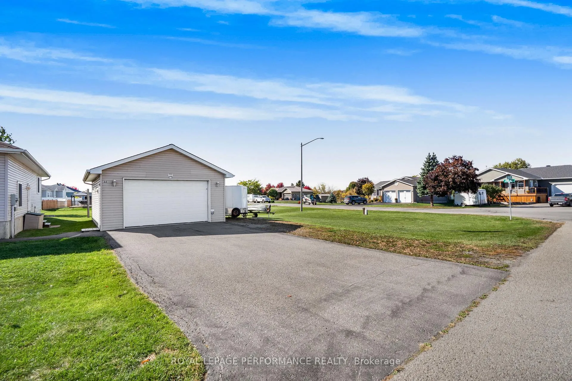 Photo 4 of 44 Lori Lane N, North Dundas, Chesterville — HOMEH
