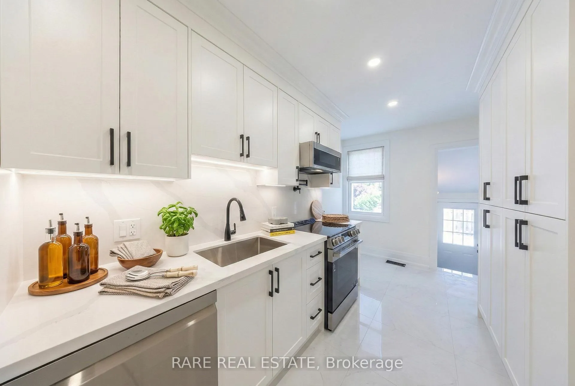 Photo 8 of 180 Swanwick Avenue, Toronto, East End-Danforth — HOMEH