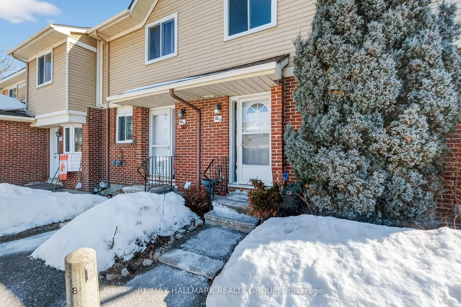 Photo 1 of Unit D, 116 Valley Stream Drive, Ottawa, Leslie Park — HOMEH