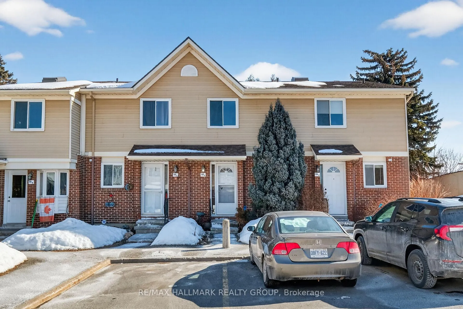 Photo 2 of Unit D, 116 Valley Stream Drive, Ottawa, Leslie Park — HOMEH