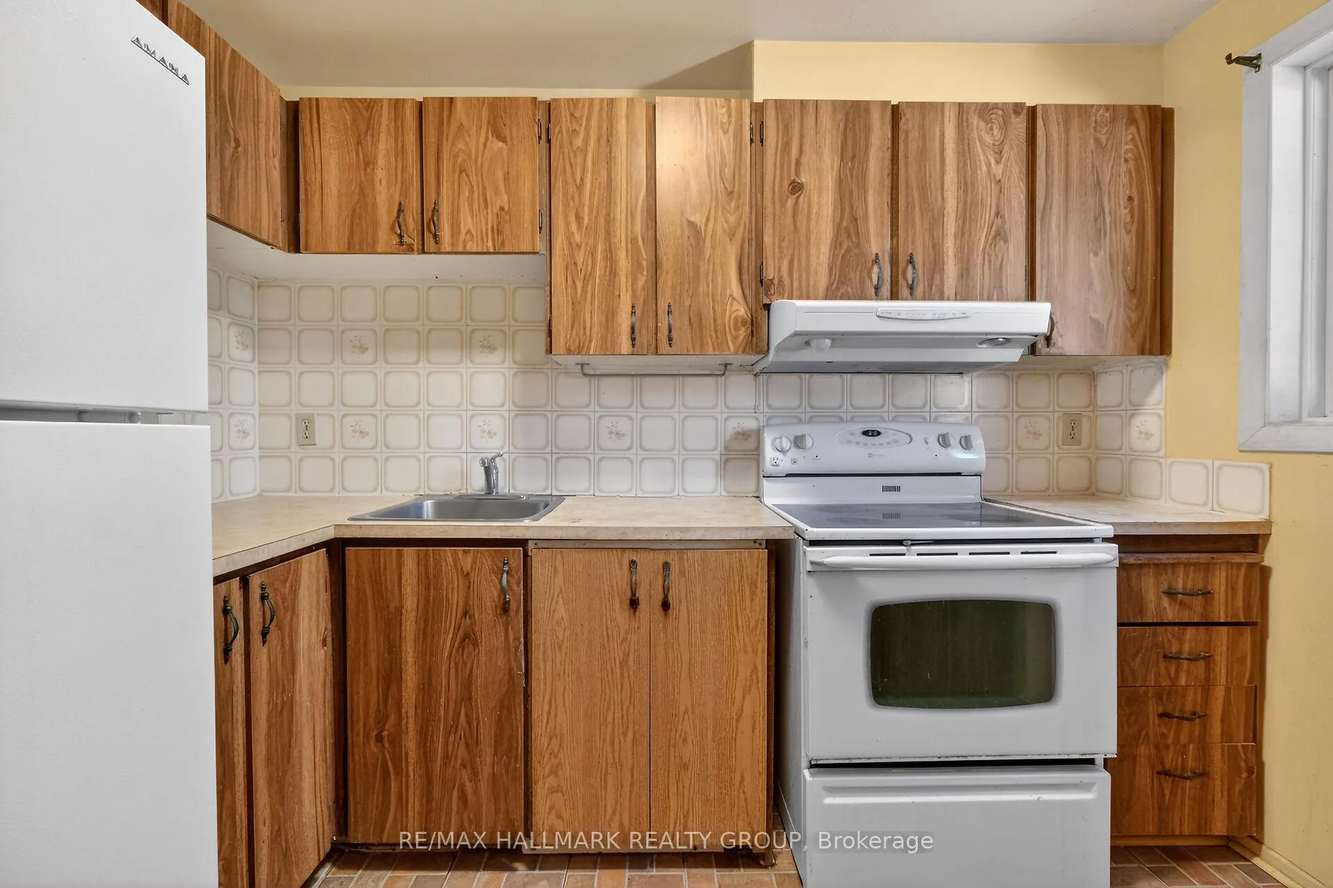Photo 17 of Unit D, 116 Valley Stream Drive, Ottawa, Leslie Park — HOMEH