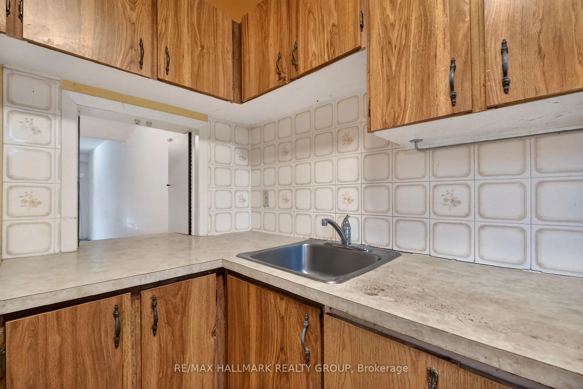 Photo 21 of Unit D, 116 Valley Stream Drive, Ottawa, Leslie Park — HOMEH