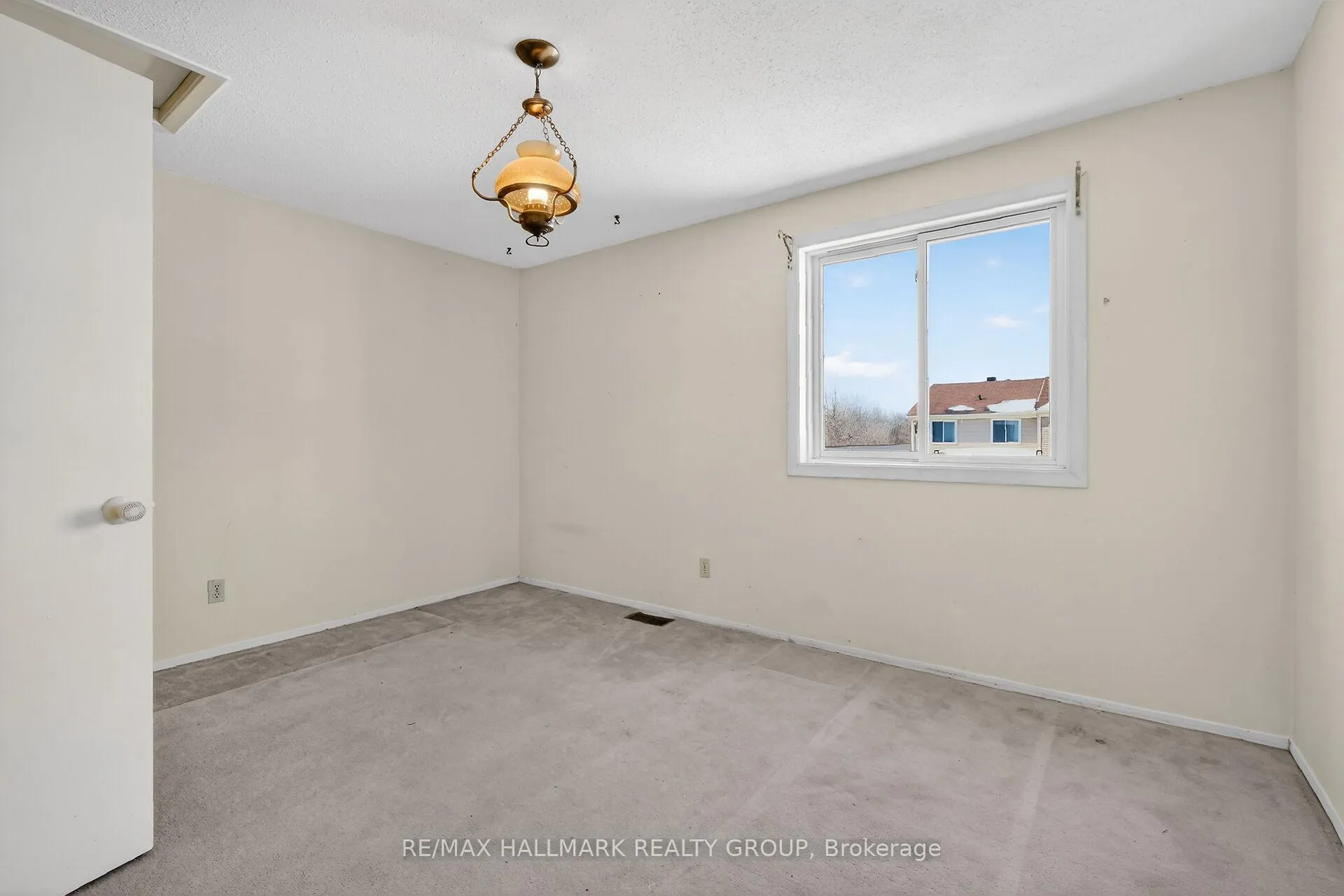Photo 35 of Unit D, 116 Valley Stream Drive, Ottawa, Leslie Park — HOMEH