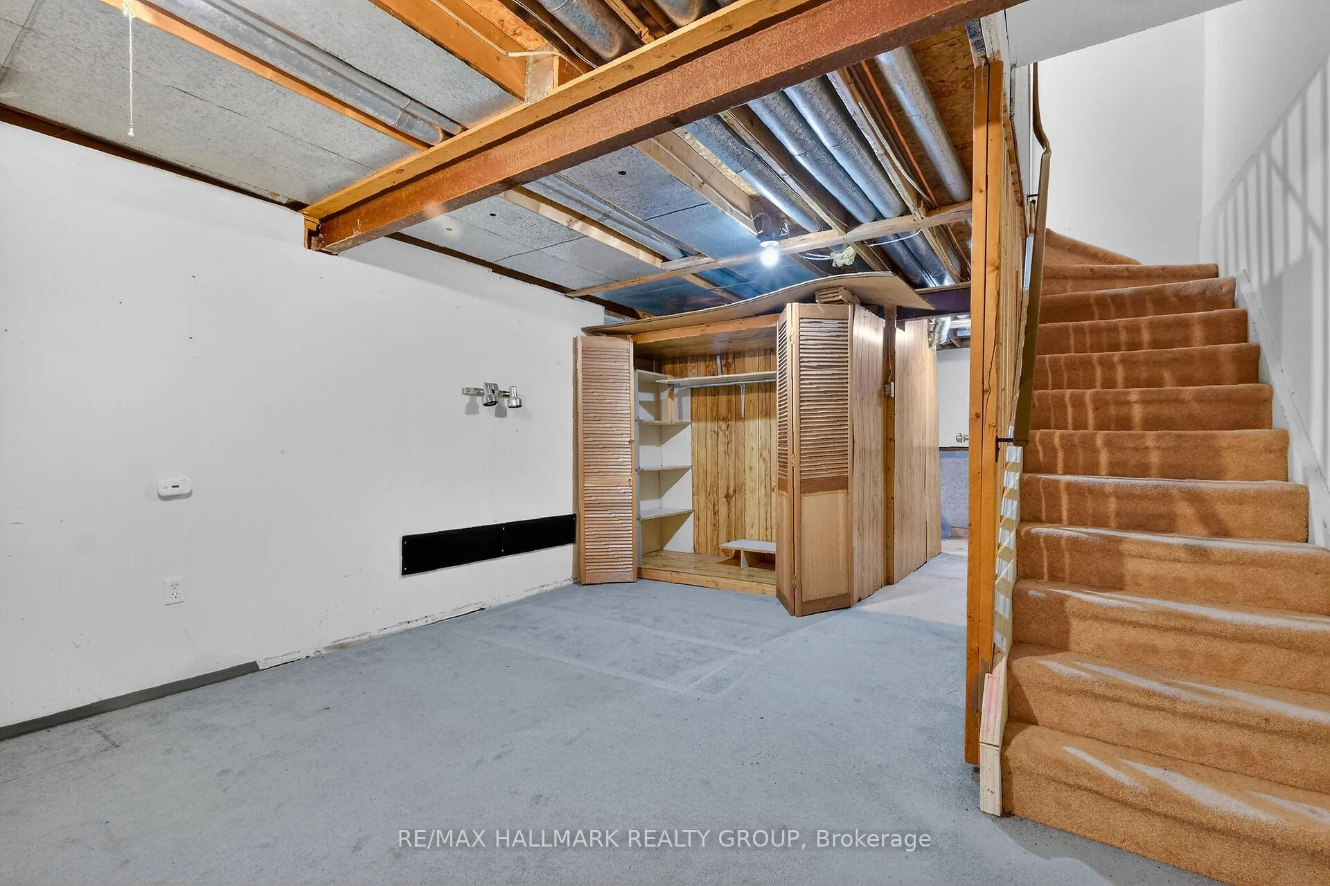 Photo 39 of Unit D, 116 Valley Stream Drive, Ottawa, Leslie Park — HOMEH