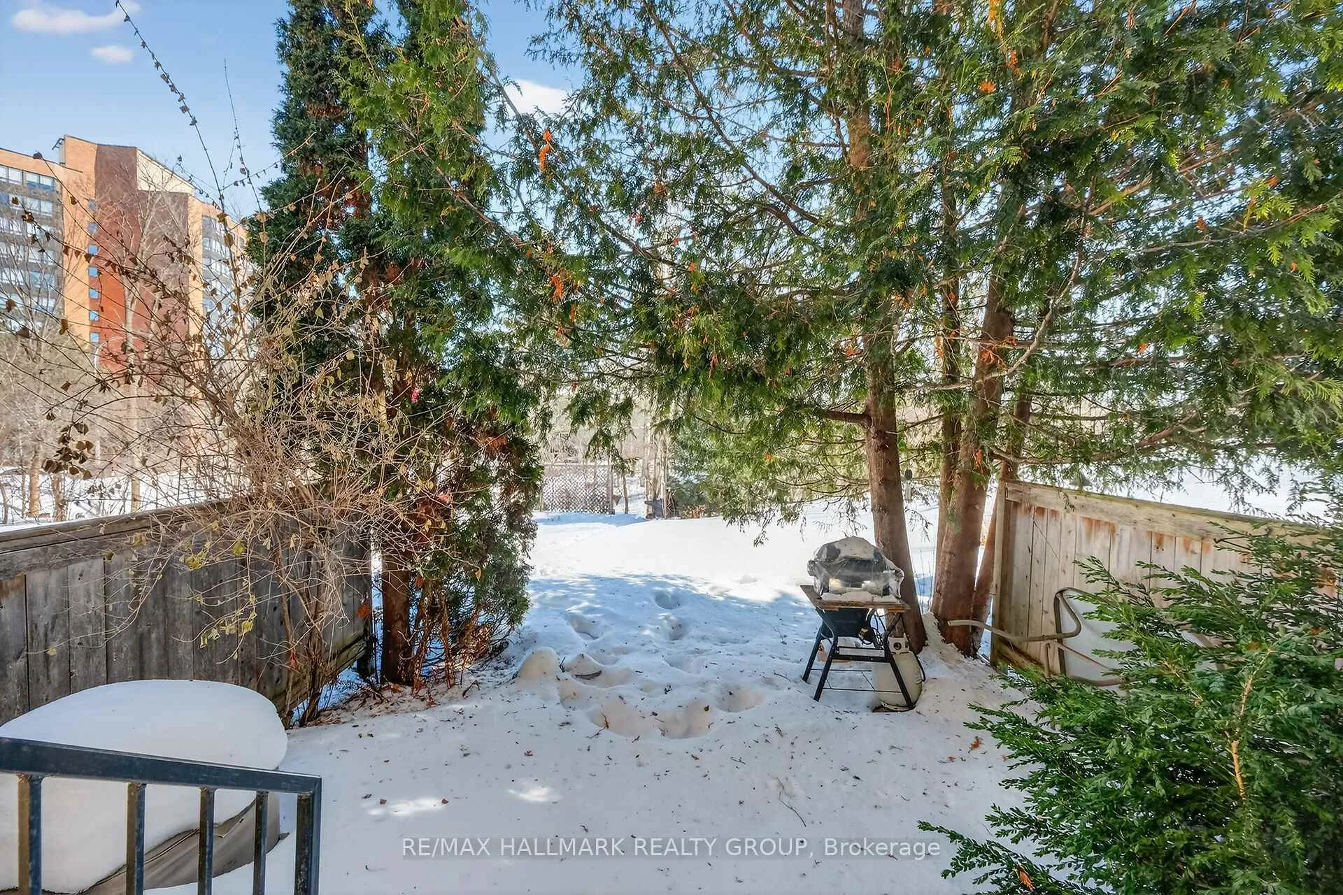 Photo 43 of Unit D, 116 Valley Stream Drive, Ottawa, Leslie Park — HOMEH