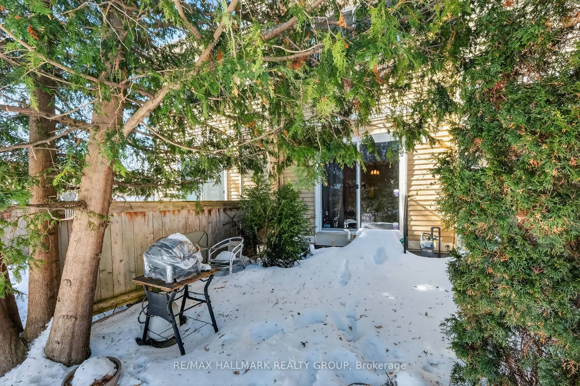 Photo 44 of Unit D, 116 Valley Stream Drive, Ottawa, Leslie Park — HOMEH