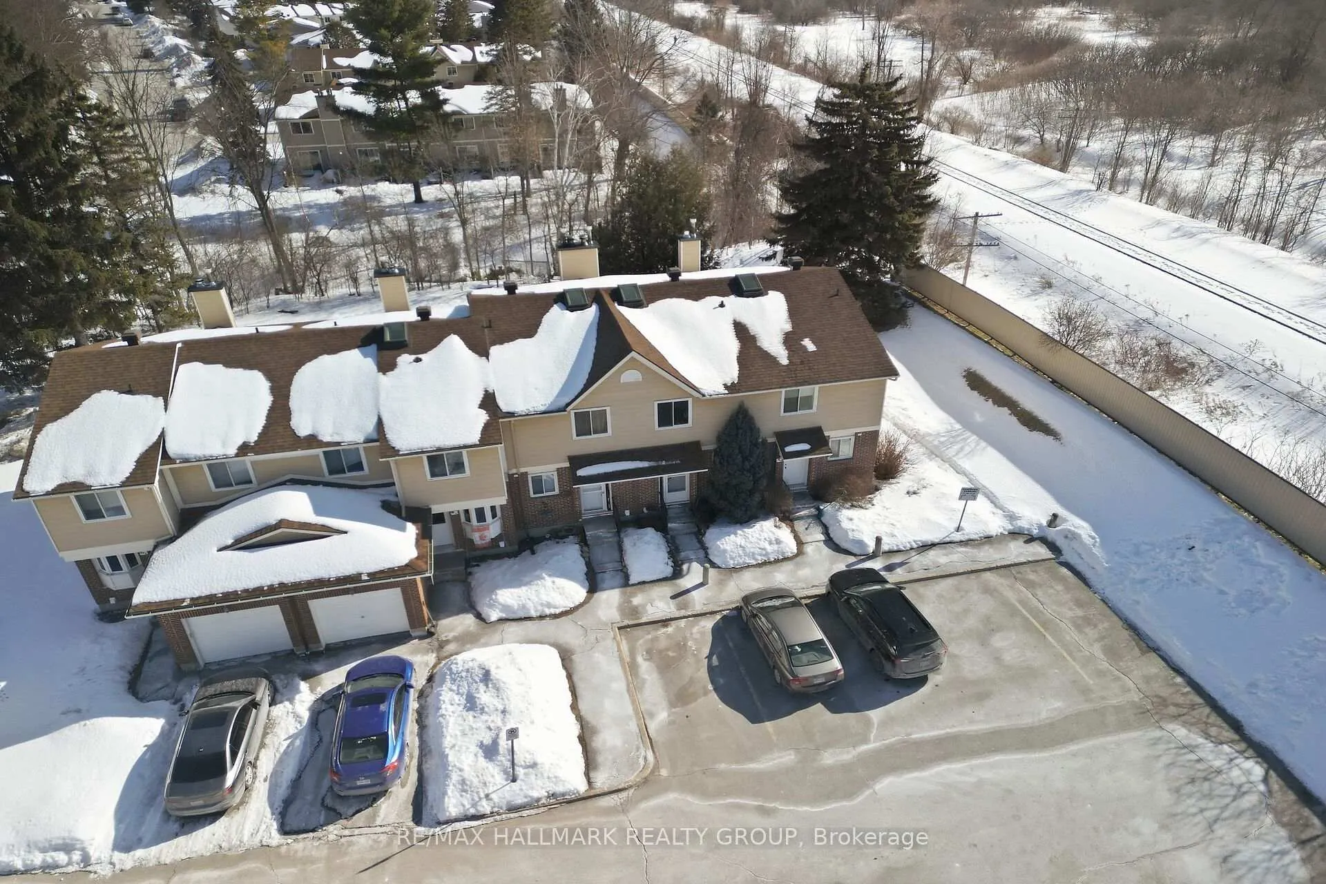 Photo 47 of Unit D, 116 Valley Stream Drive, Ottawa, Leslie Park — HOMEH